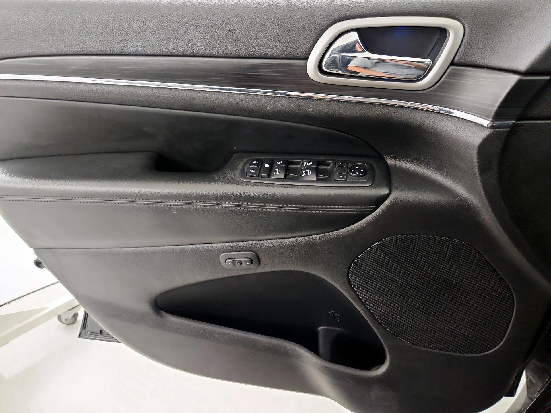 Thumbnail: 2020 Jeep Grand Cherokee - 12