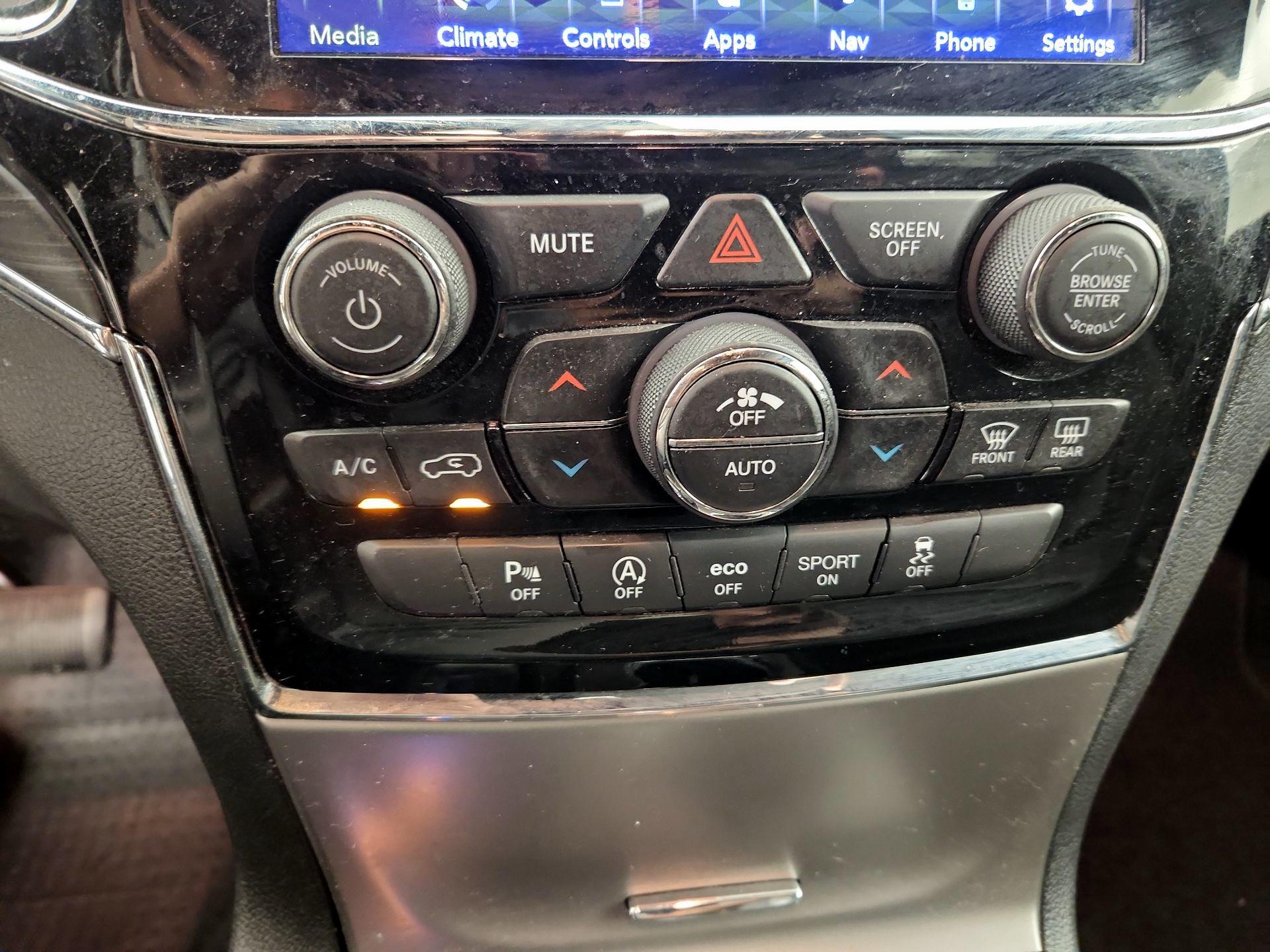 Thumbnail: 2020 Jeep Grand Cherokee - 16