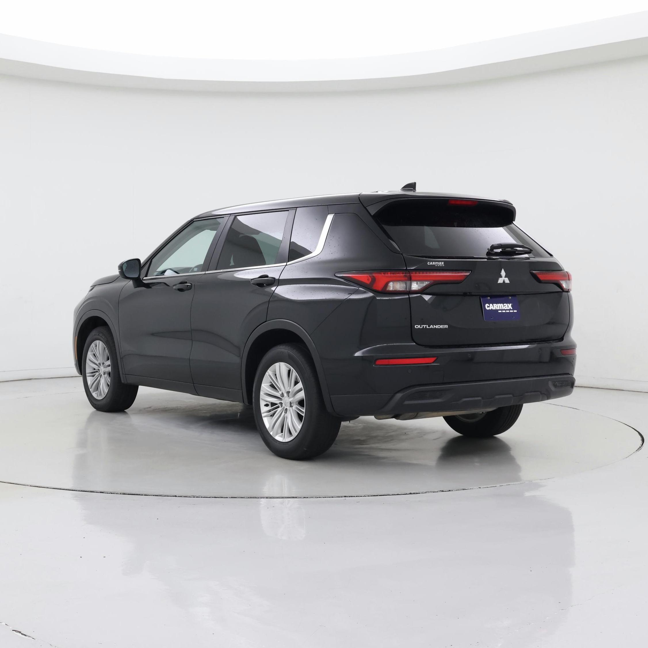 Thumbnail: 2023 Mitsubishi Outlander - 2