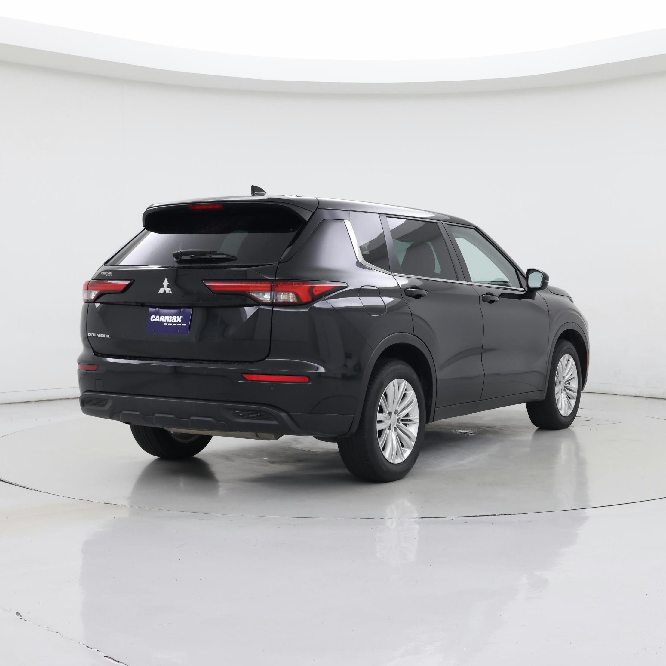 Thumbnail: 2023 Mitsubishi Outlander - 8