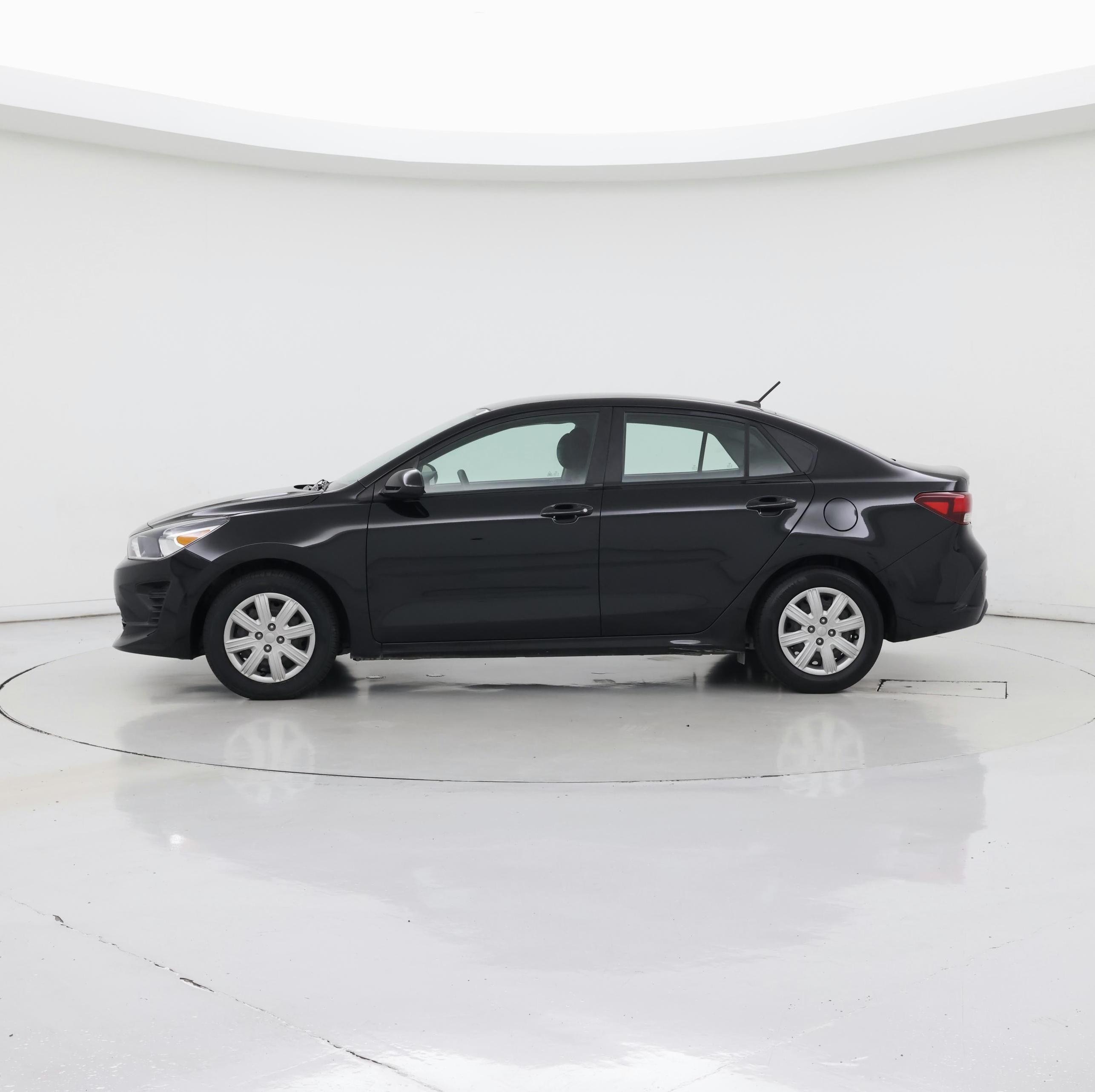 Thumbnail: 2022 Kia Rio - 3