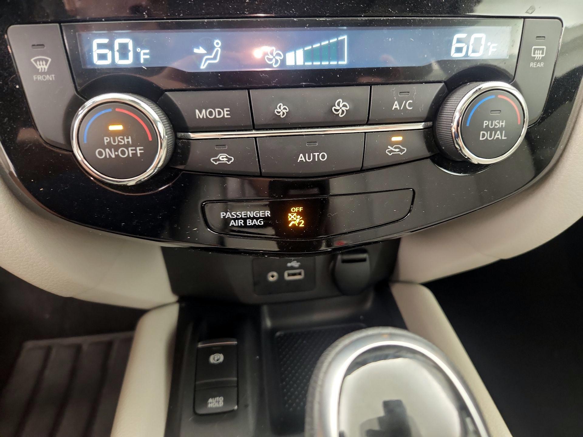 Thumbnail: 2021 Nissan Rogue Sport - 16
