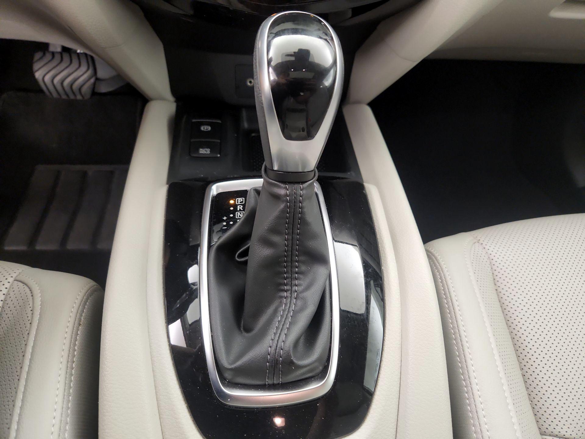 Thumbnail: 2021 Nissan Rogue Sport - 17
