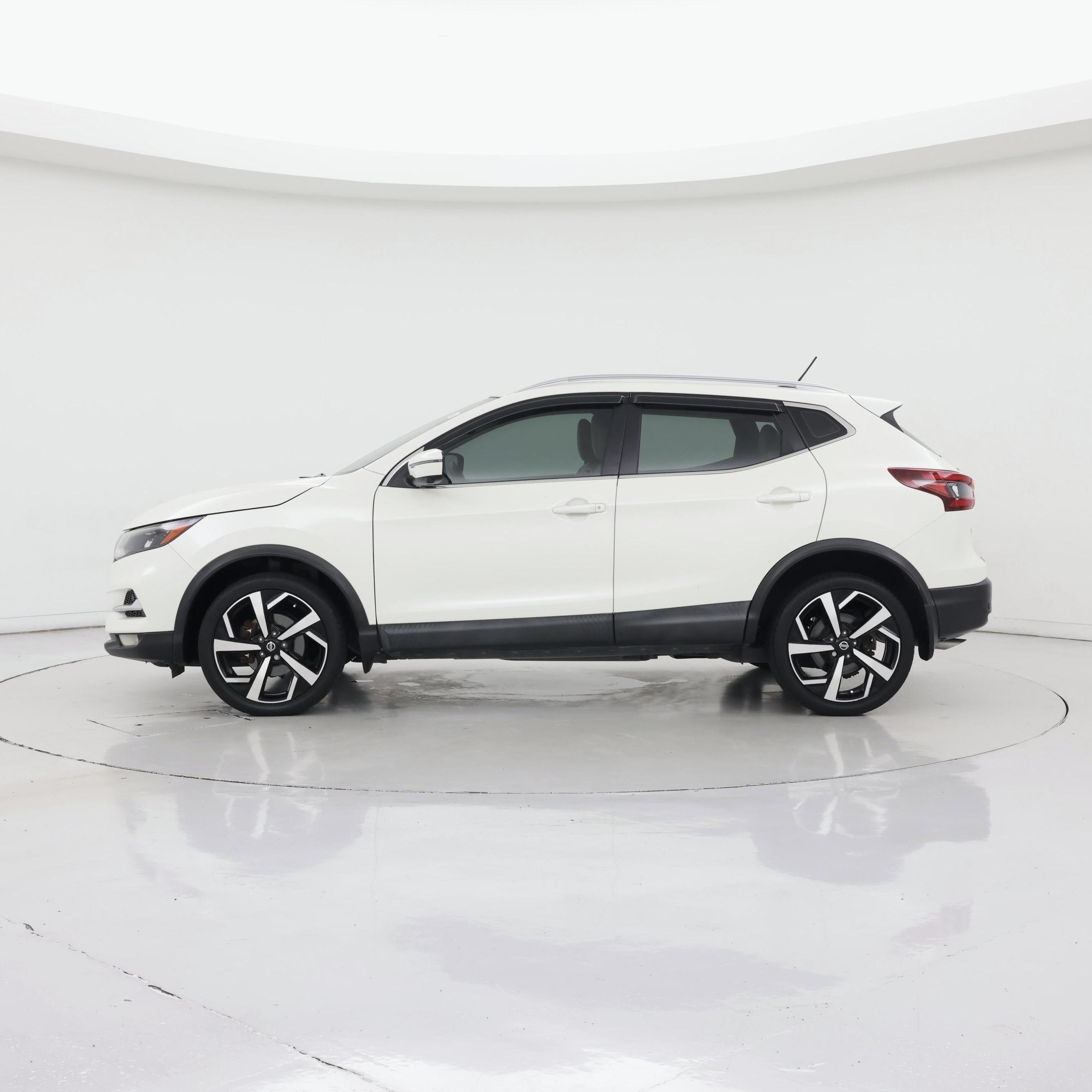Thumbnail: 2021 Nissan Rogue Sport - 3