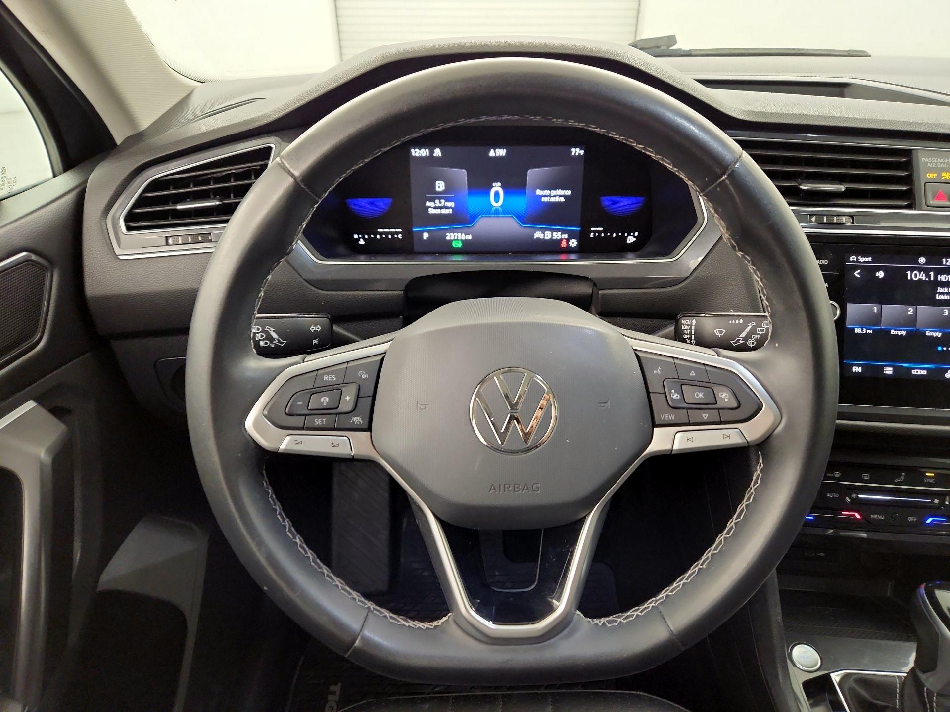 Thumbnail: 2022 Volkswagen Tiguan - 10