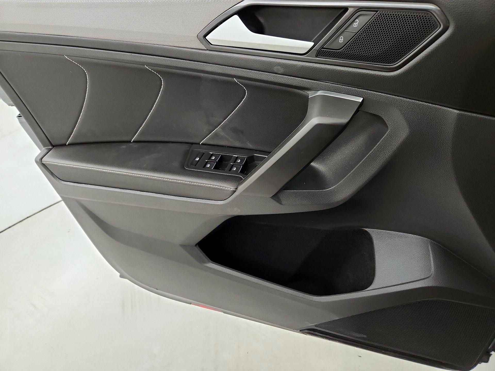 Thumbnail: 2022 Volkswagen Tiguan - 12