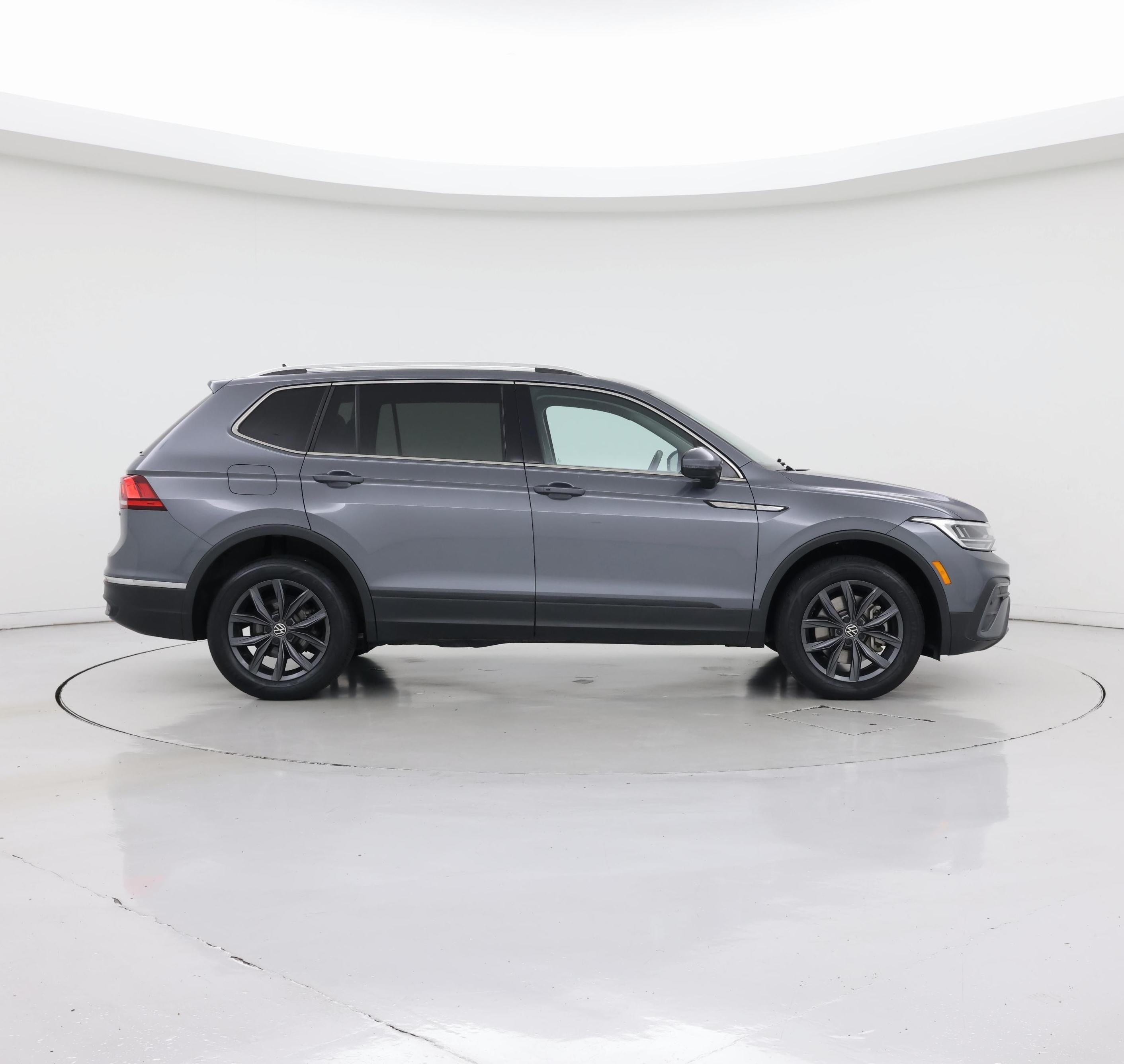Thumbnail: 2022 Volkswagen Tiguan - 7