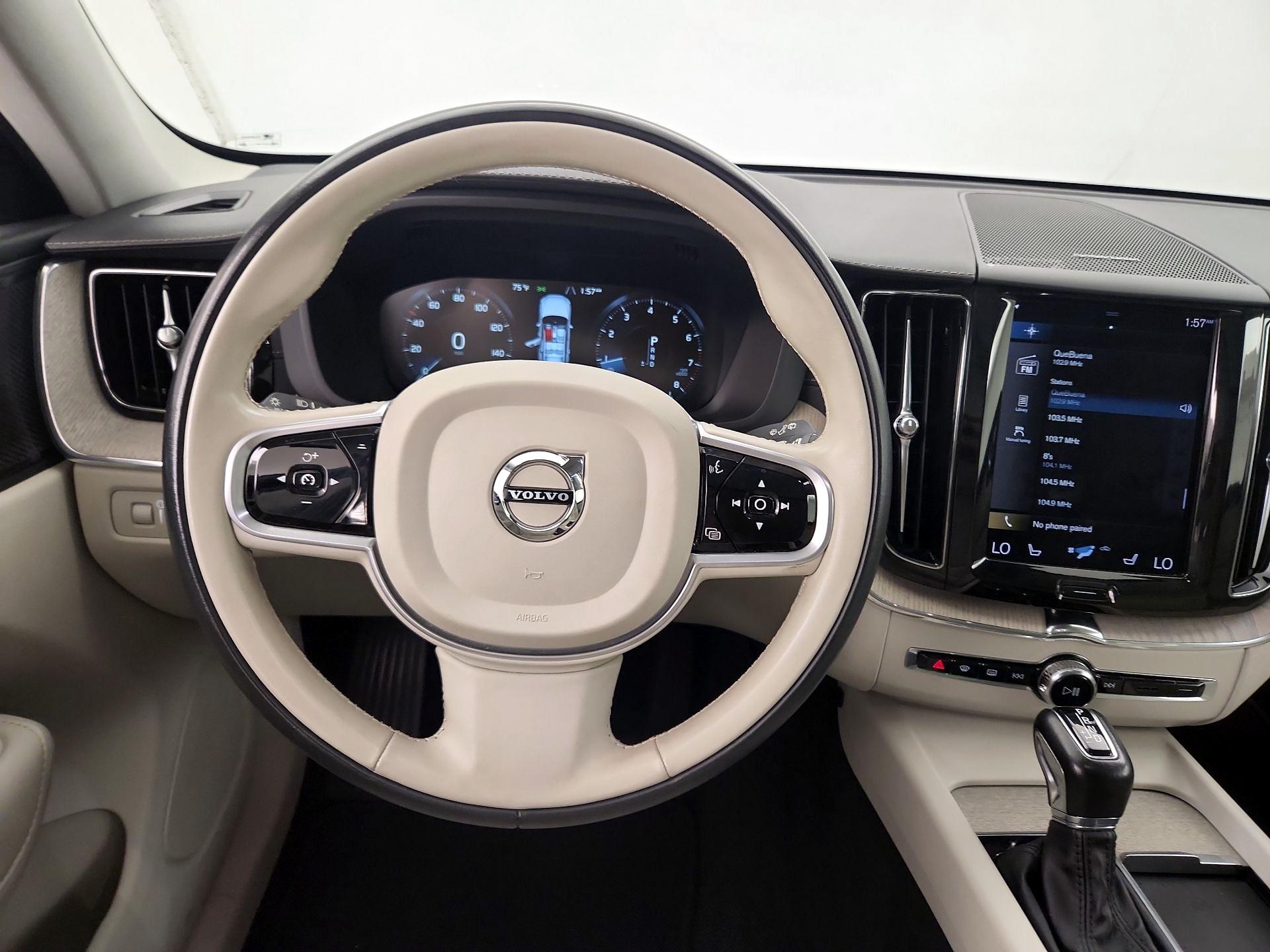 Thumbnail: 2021 Volvo XC60 - 10