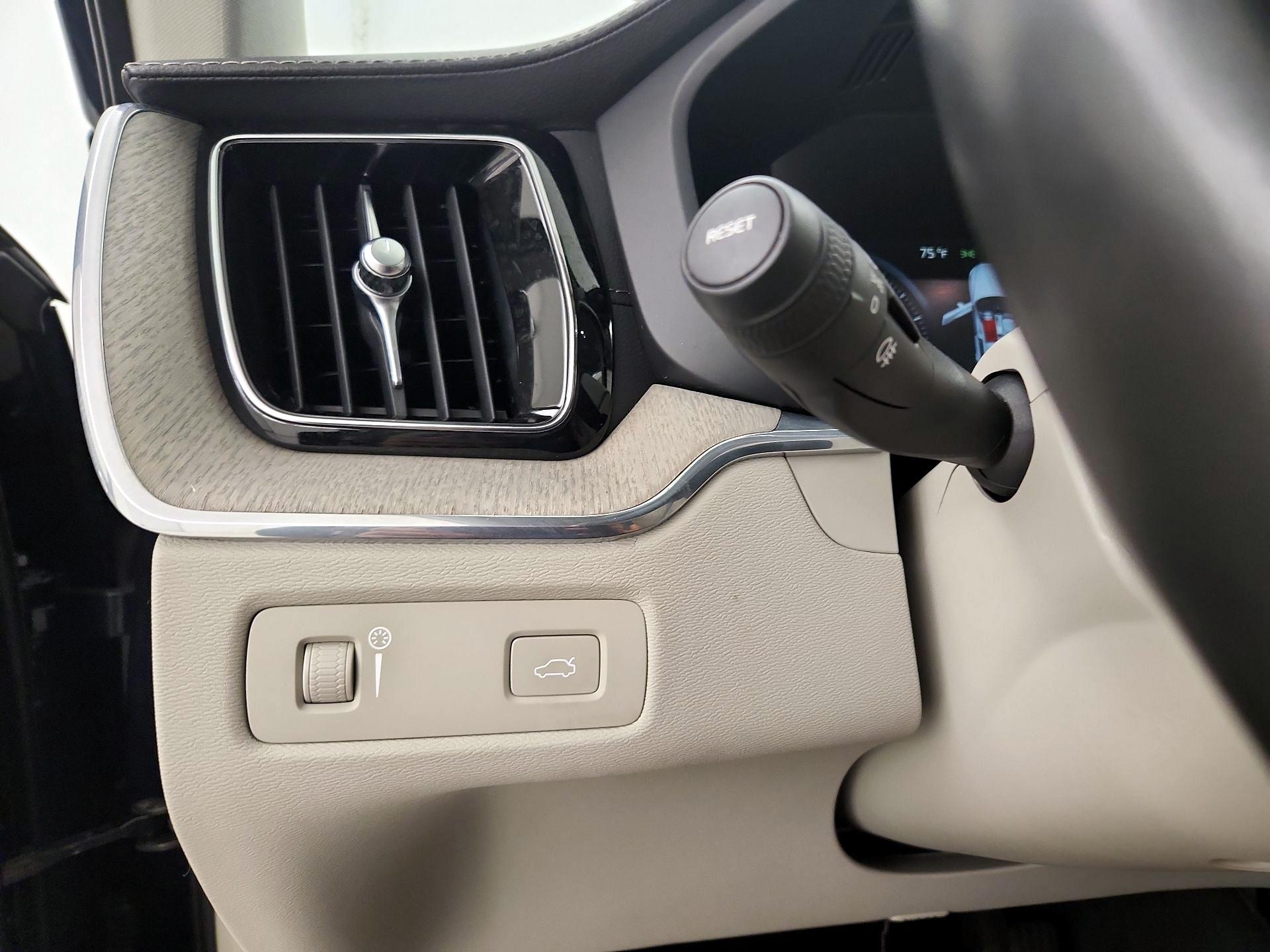 Thumbnail: 2021 Volvo XC60 - 13
