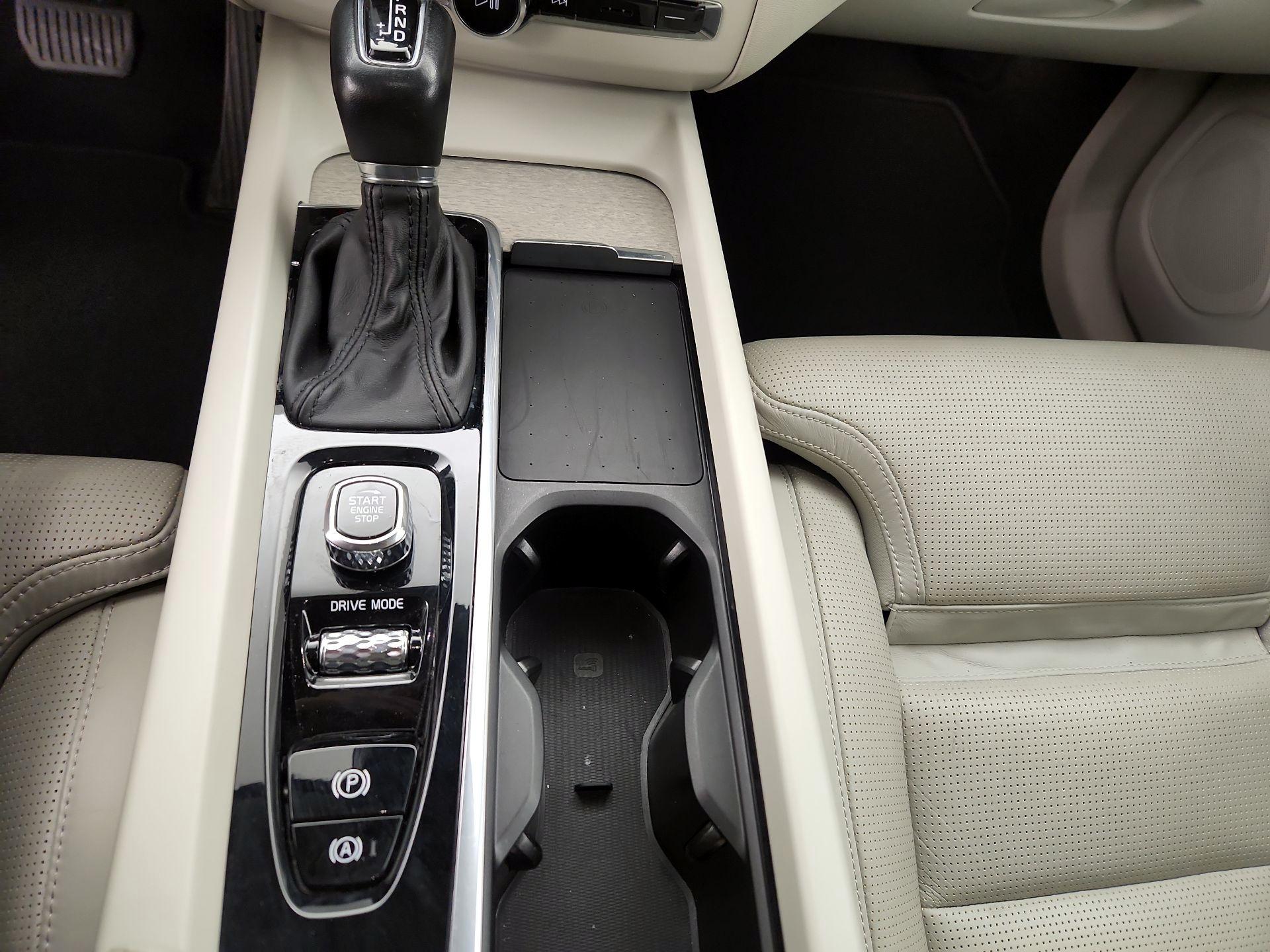 Thumbnail: 2021 Volvo XC60 - 17