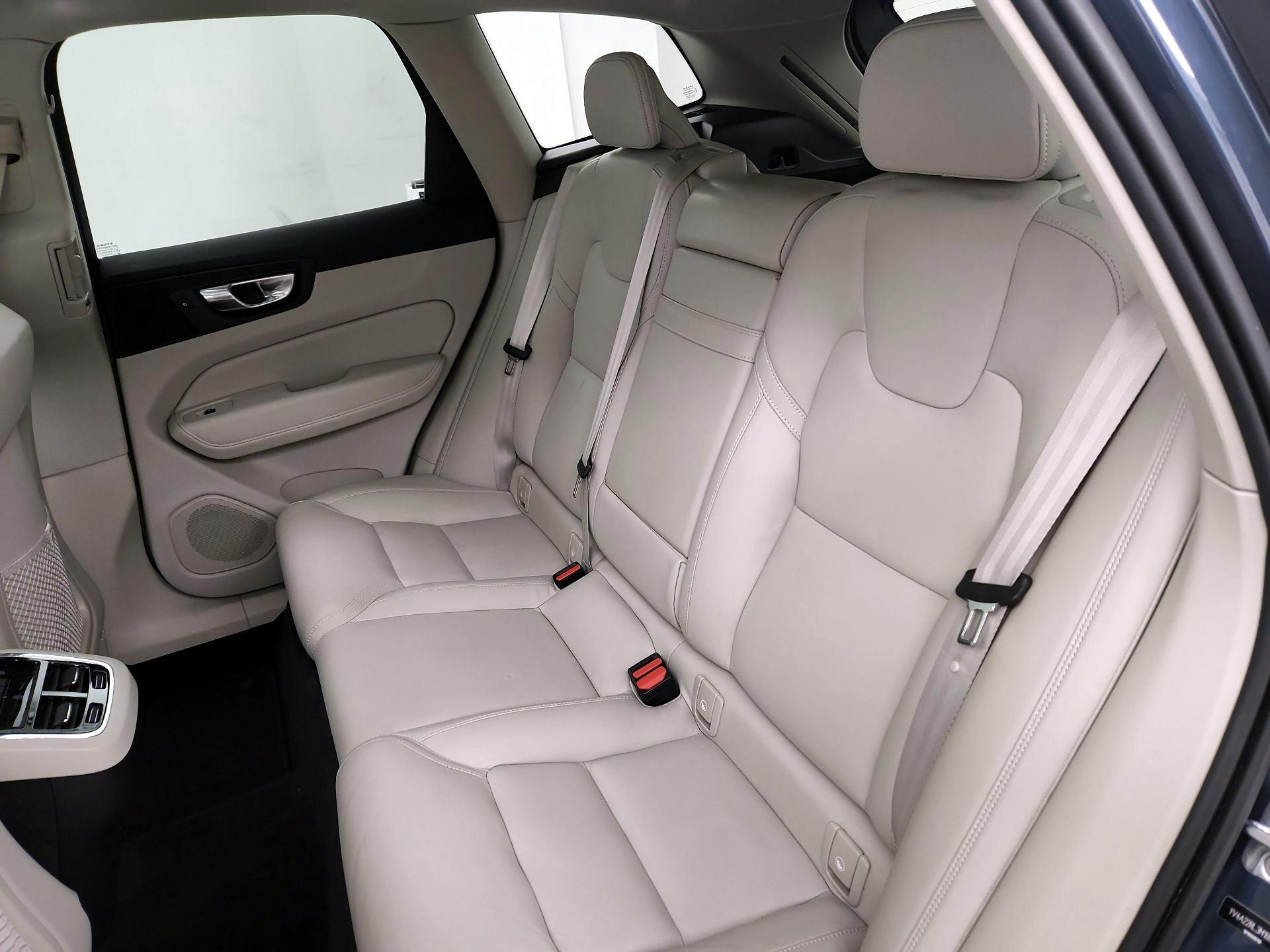 Thumbnail: 2021 Volvo XC60 - 20