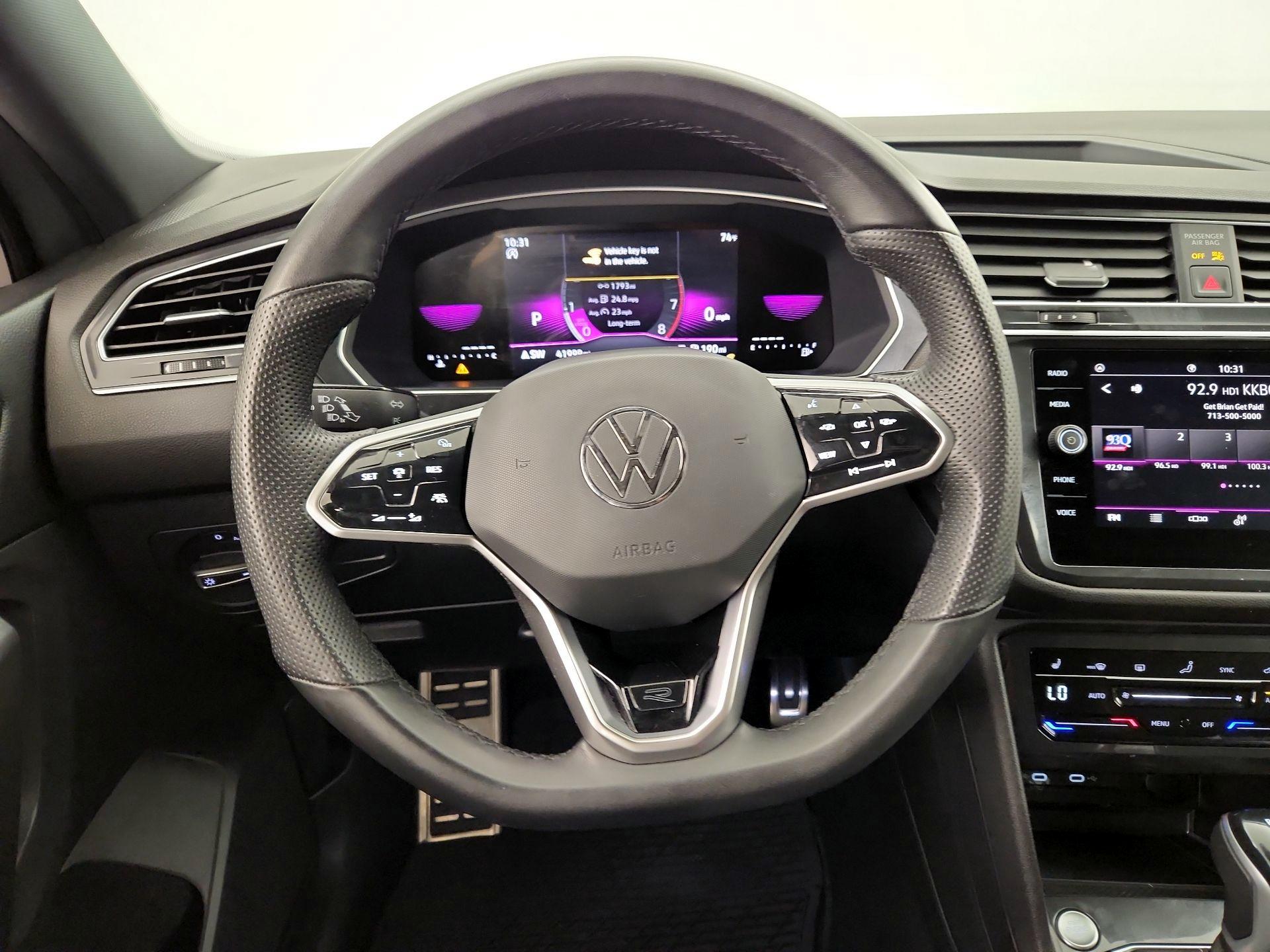 Thumbnail: 2023 Volkswagen Tiguan - 10