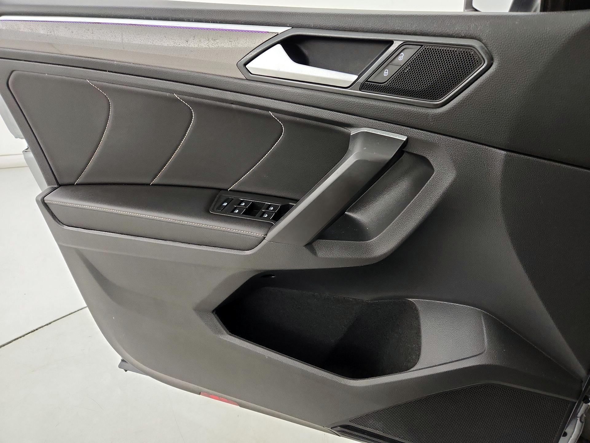 Thumbnail: 2023 Volkswagen Tiguan - 12