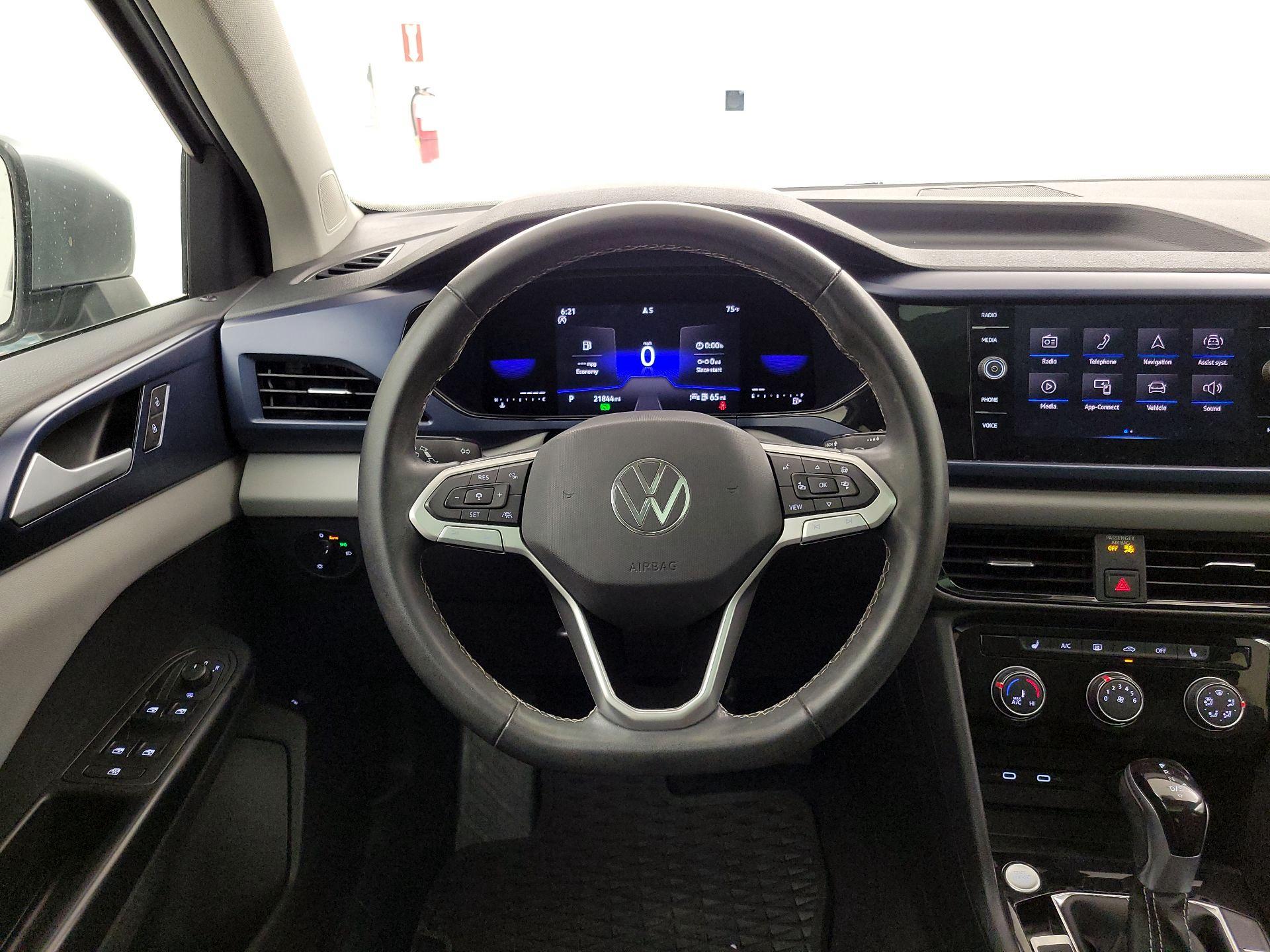 Thumbnail: 2023 Volkswagen Taos - 10
