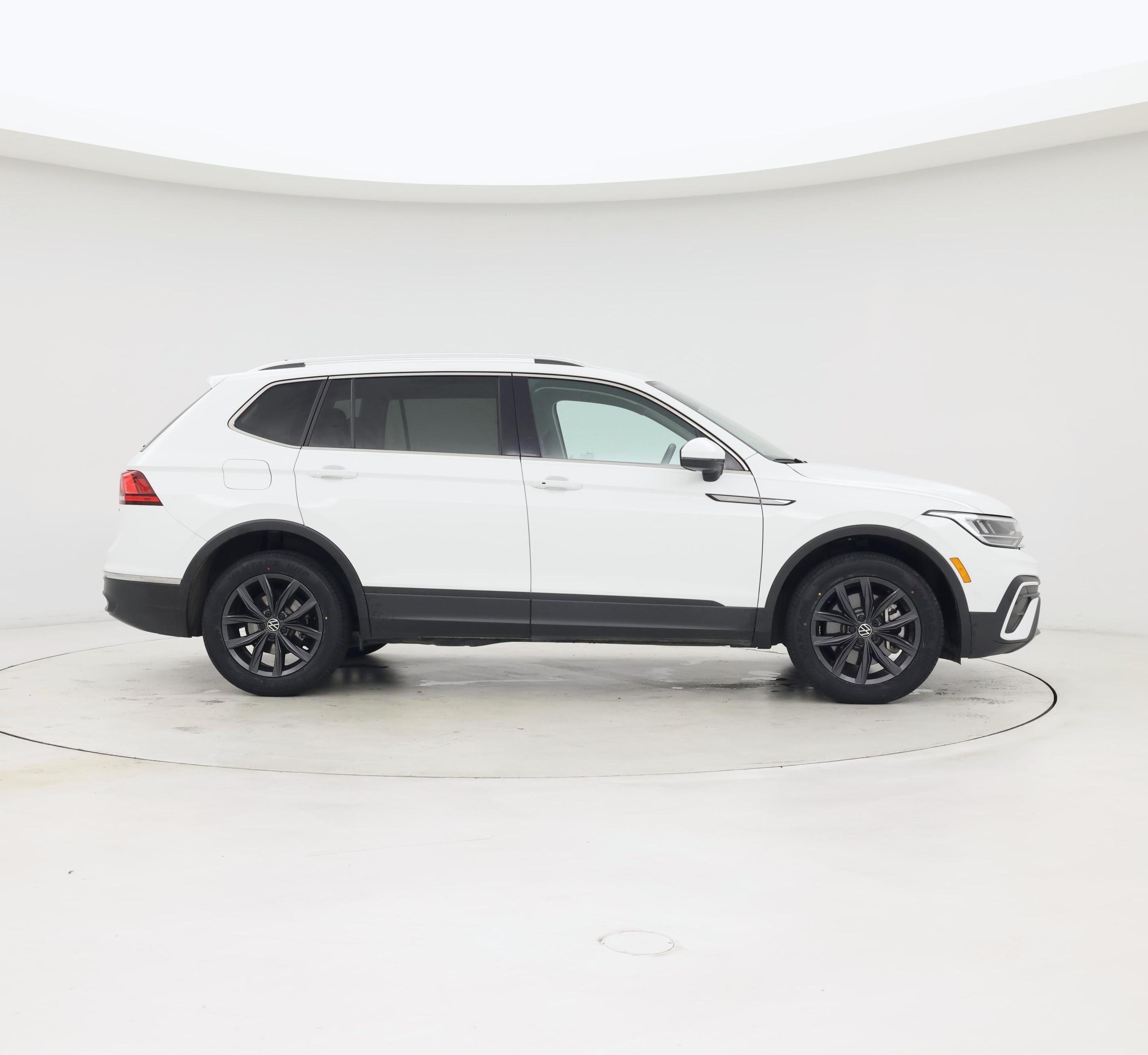 Thumbnail: 2024 Volkswagen Tiguan - 7