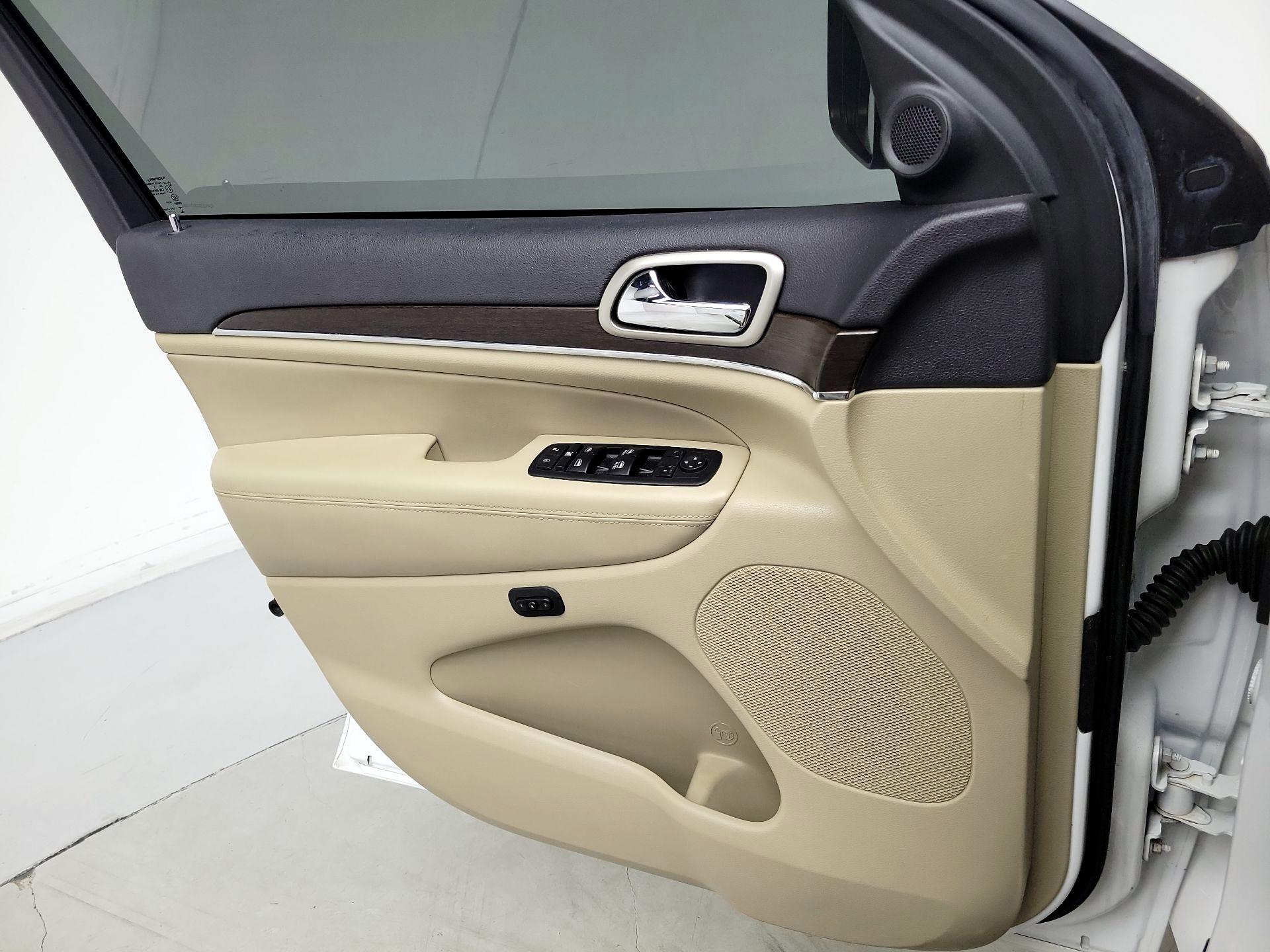 Thumbnail: 2014 Jeep Grand Cherokee - 12