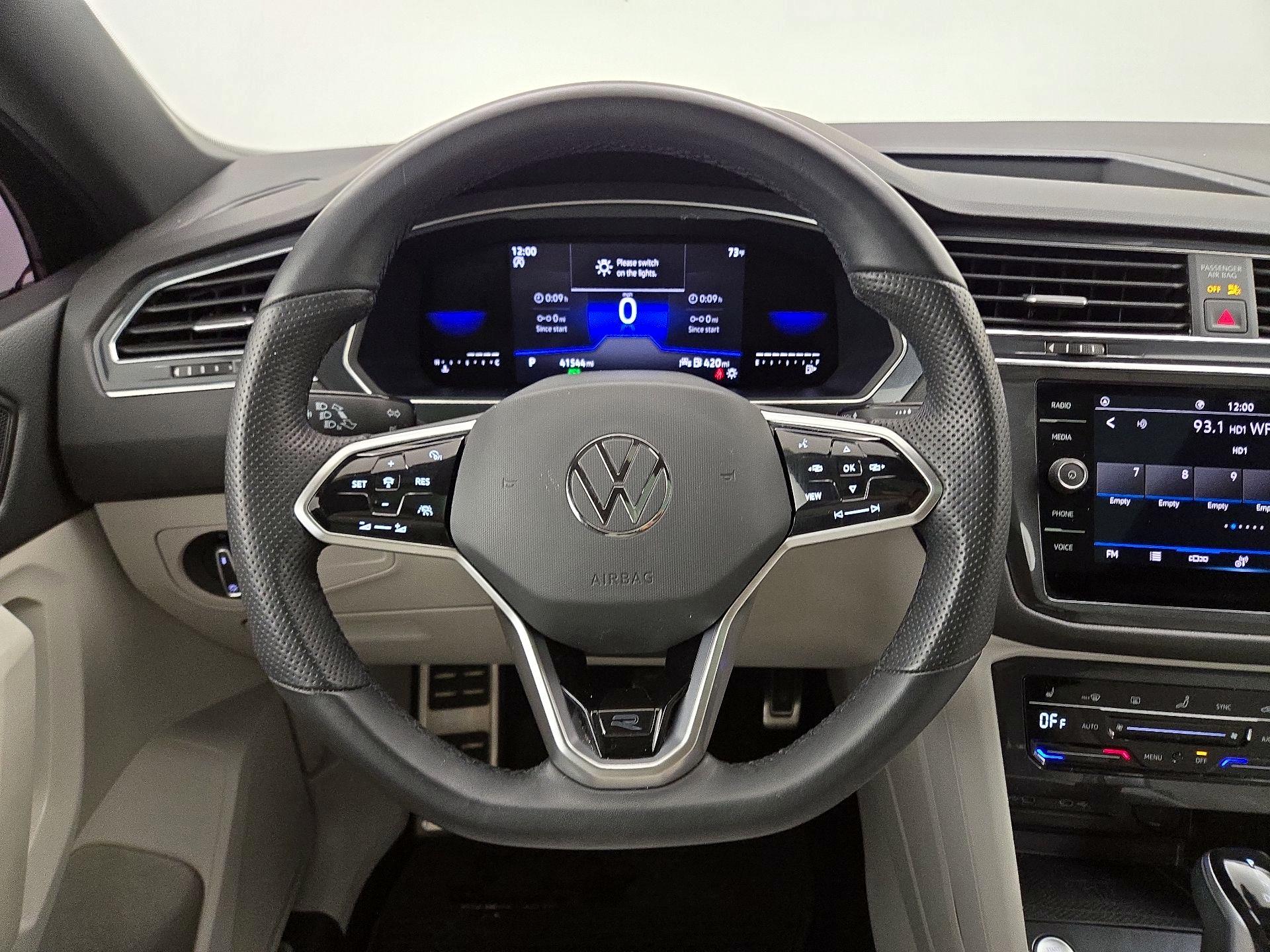 Thumbnail: 2022 Volkswagen Tiguan - 10