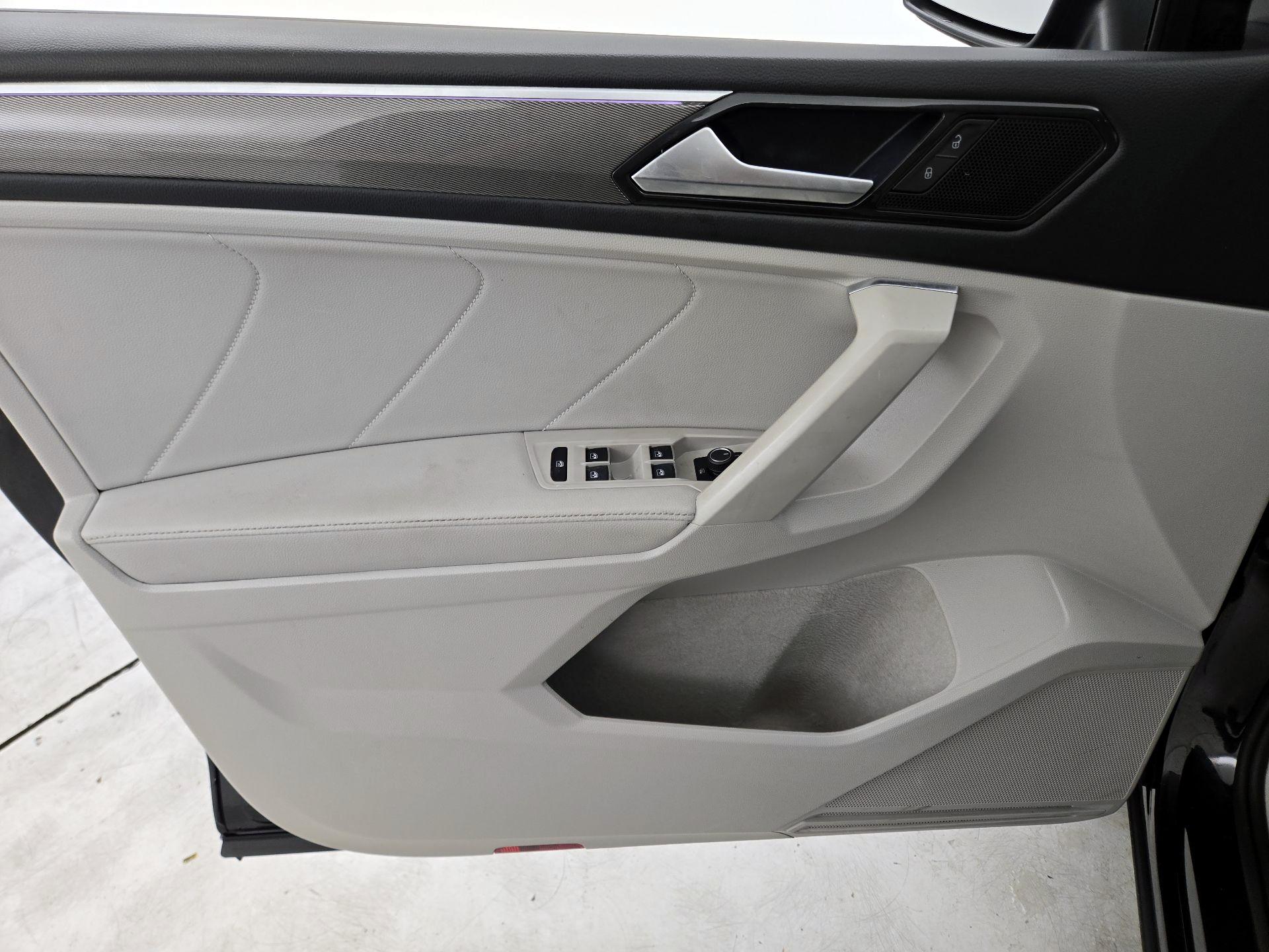 Thumbnail: 2022 Volkswagen Tiguan - 12