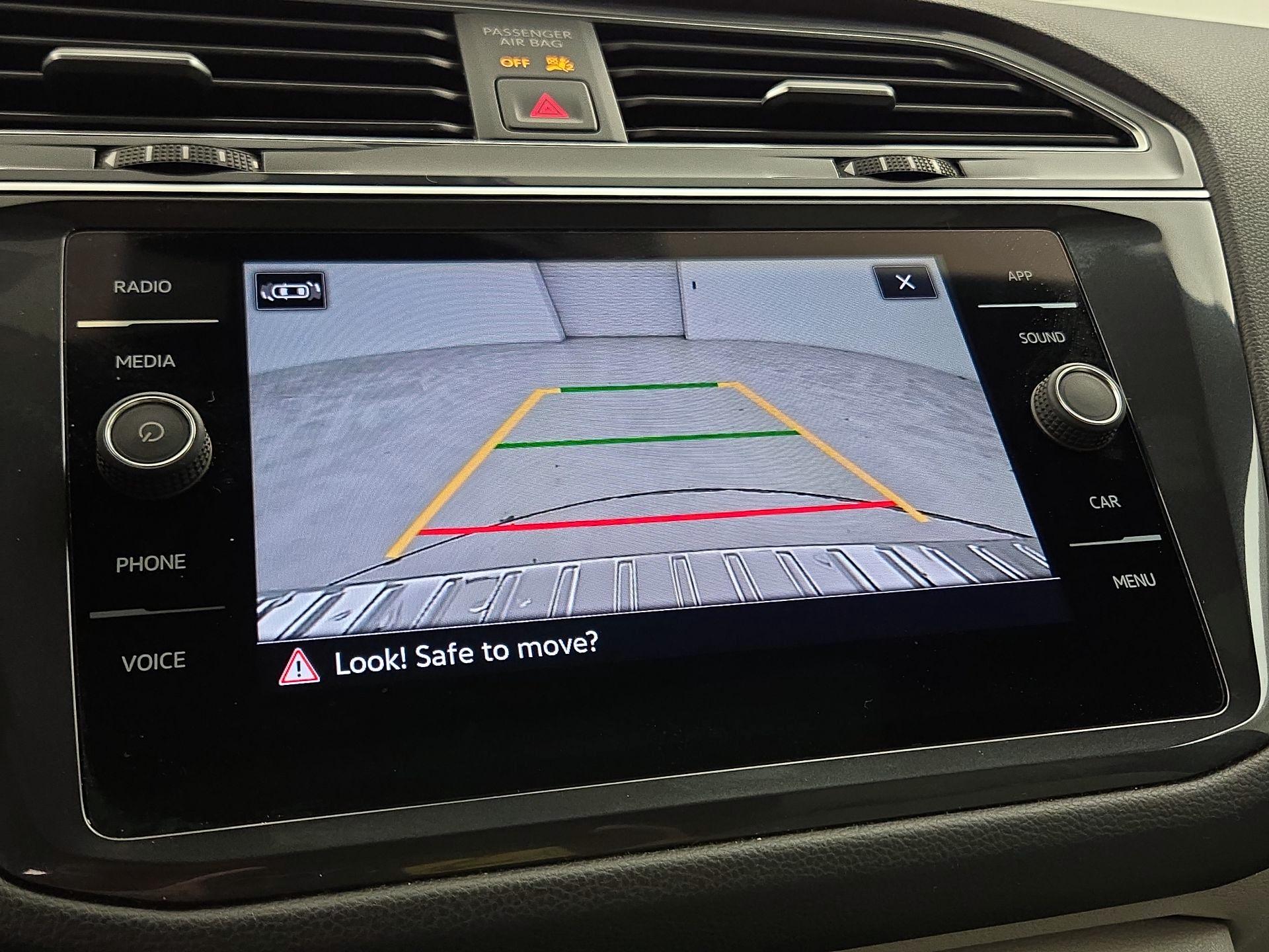 Thumbnail: 2022 Volkswagen Tiguan - 14