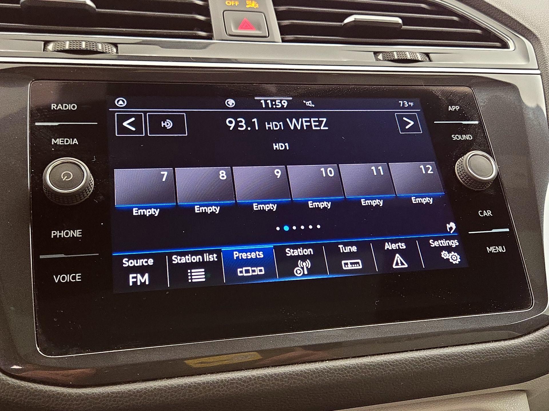 Thumbnail: 2022 Volkswagen Tiguan - 15