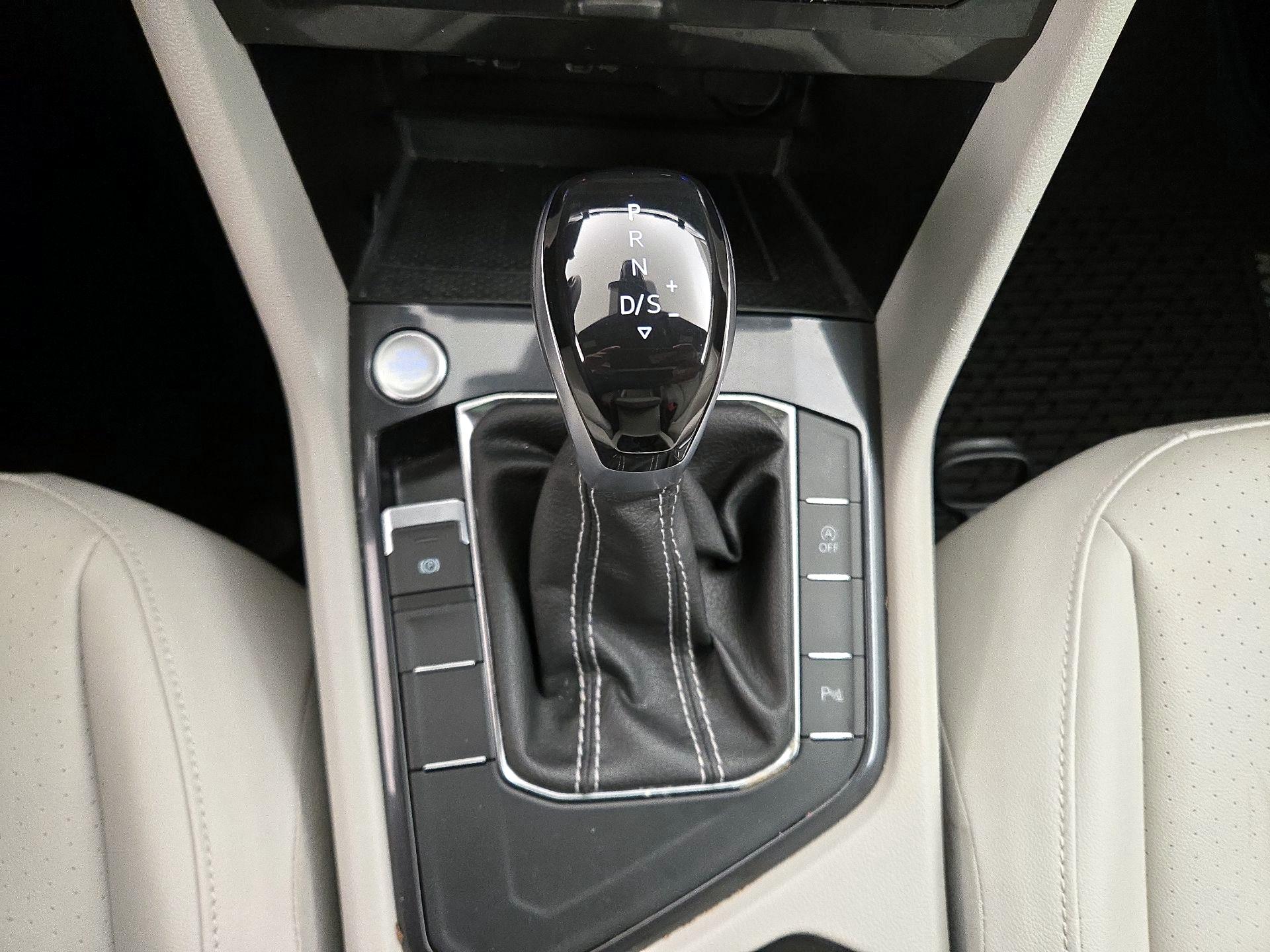 Thumbnail: 2022 Volkswagen Tiguan - 17