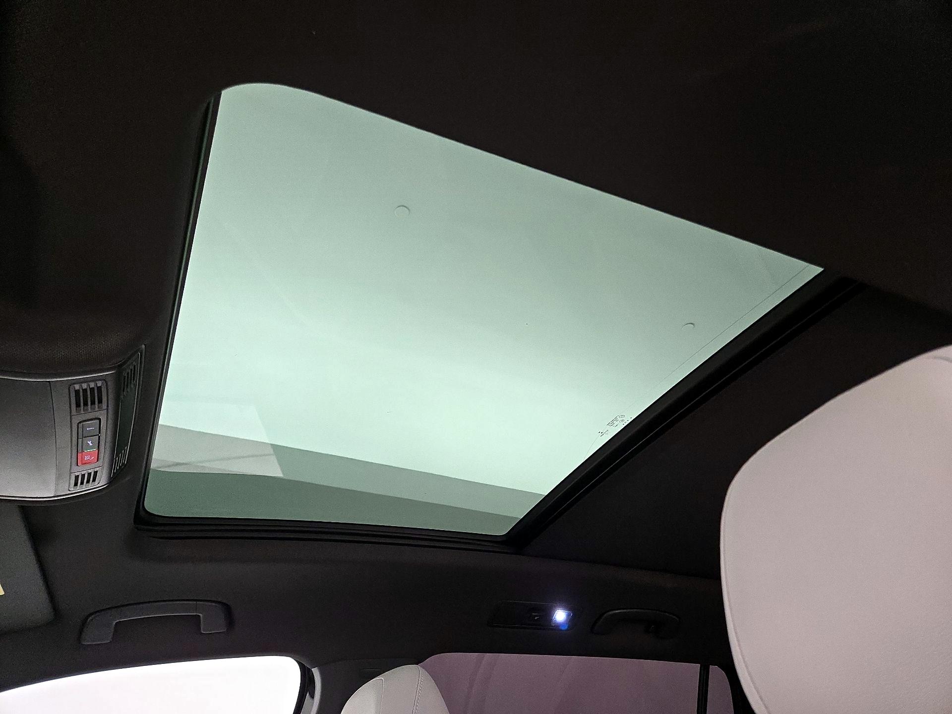 Thumbnail: 2022 Volkswagen Tiguan - 19