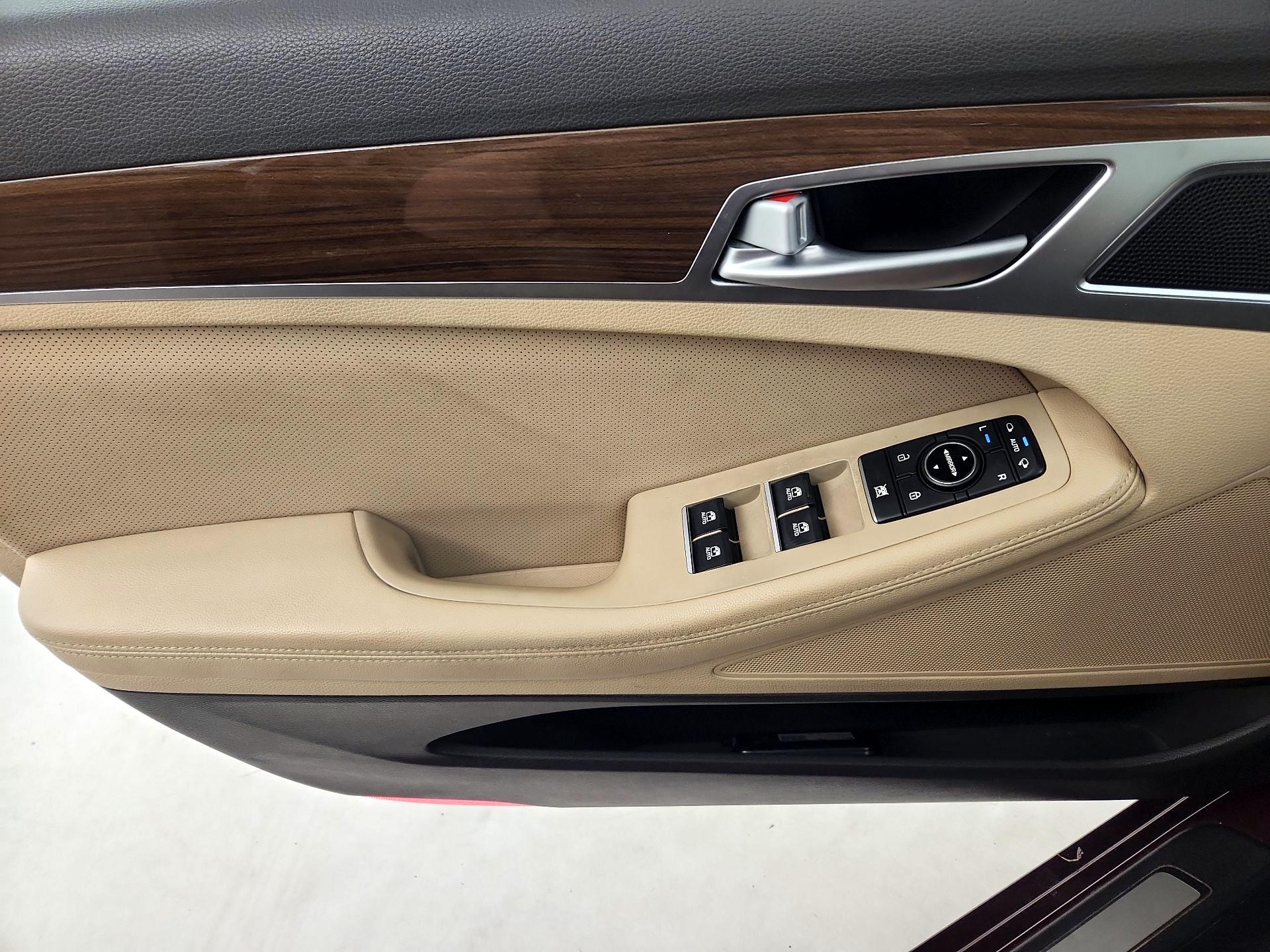 Thumbnail: 2016 Hyundai Genesis - 12