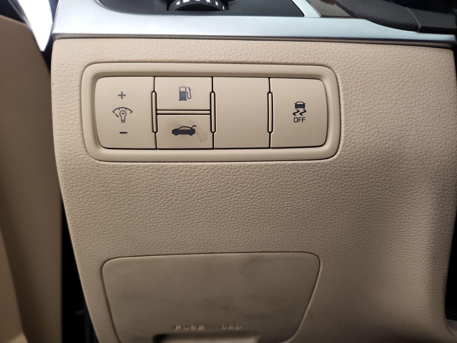 Thumbnail: 2016 Hyundai Genesis - 13