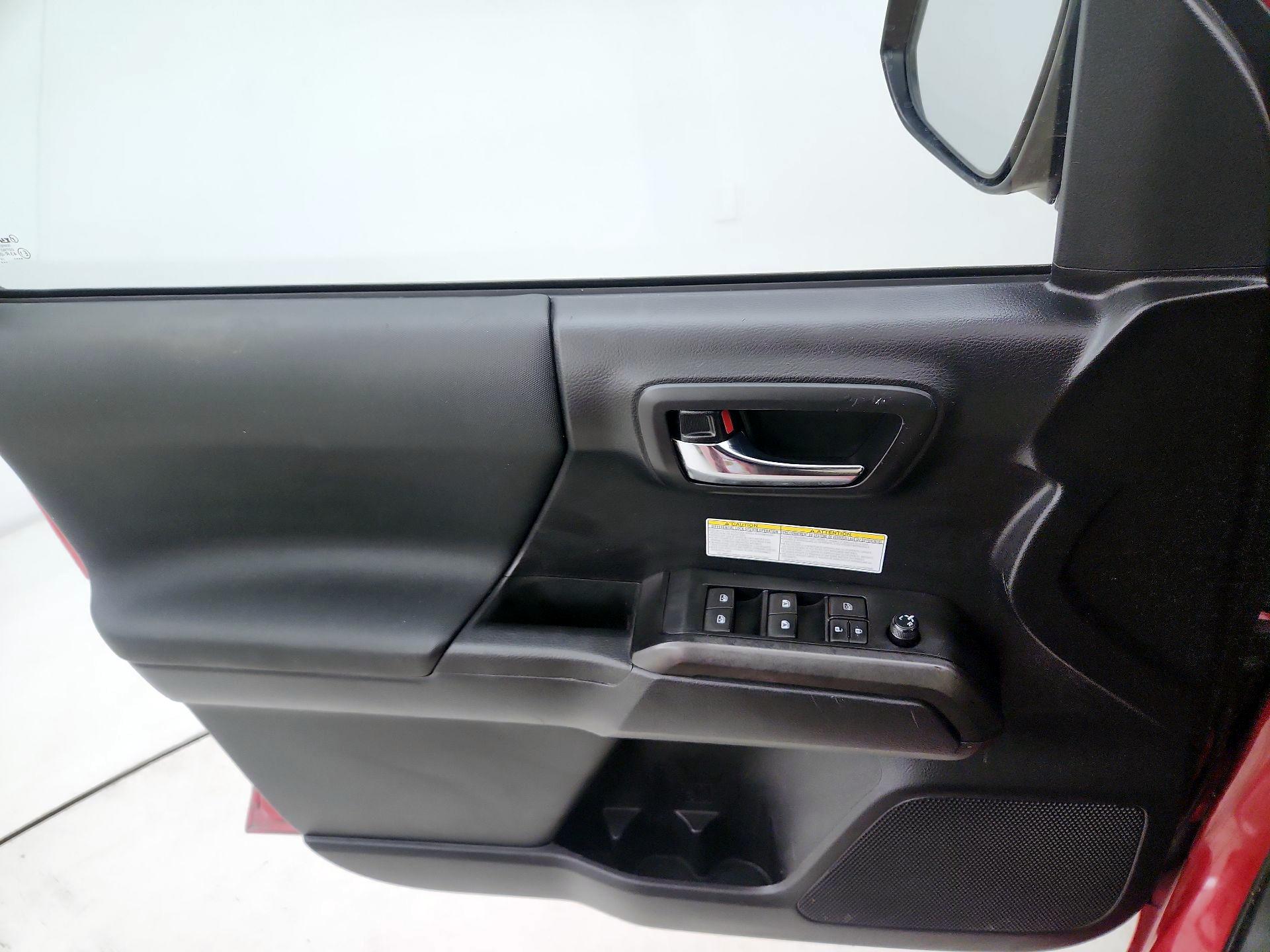 Thumbnail: 2020 Toyota Tacoma - 12