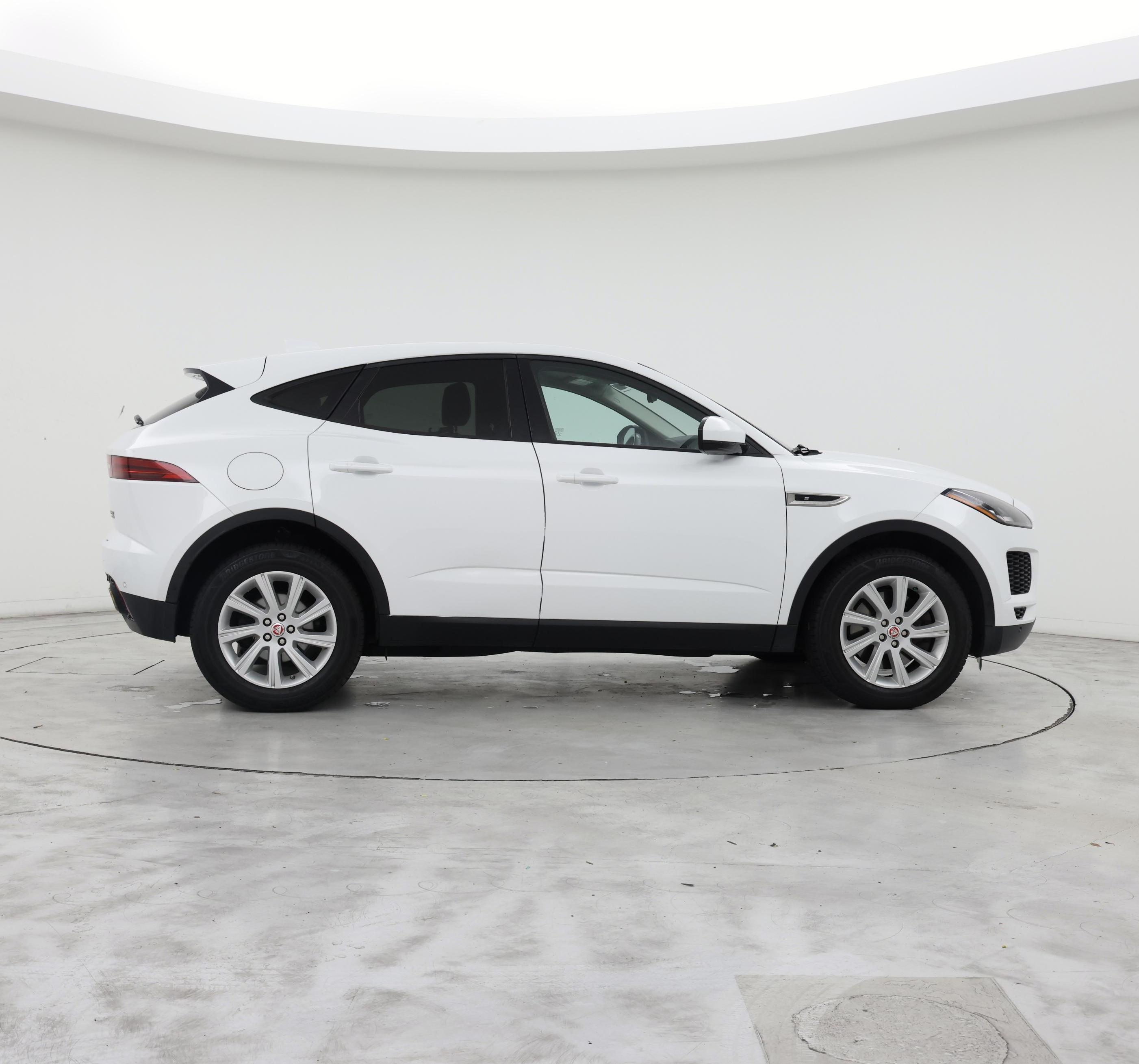 Thumbnail: 2018 Jaguar E-Pace - 7