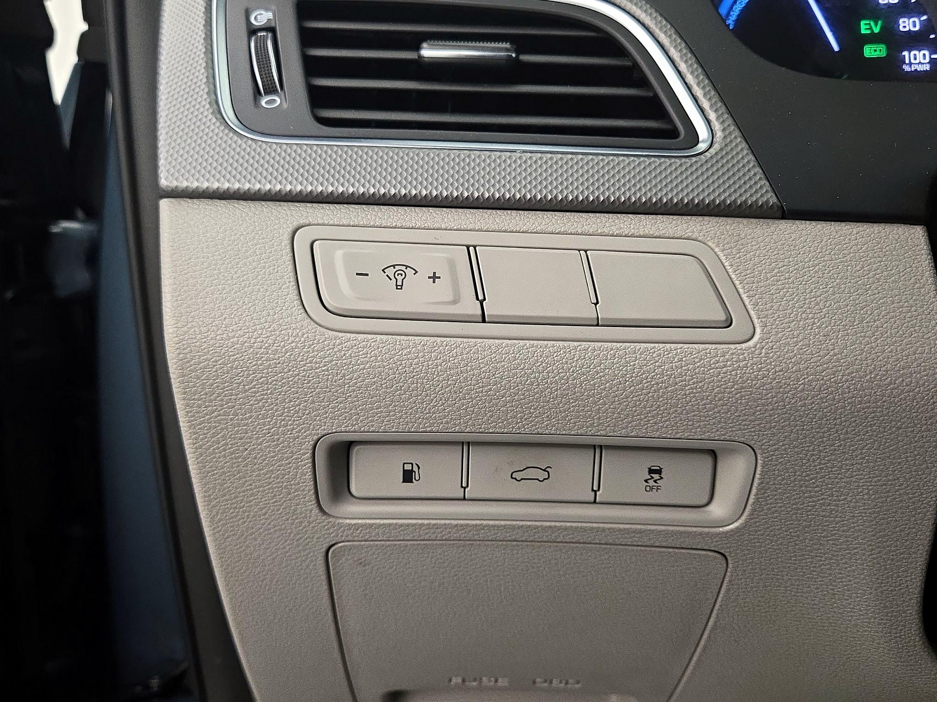 Thumbnail: 2016 Hyundai Sonata - 13