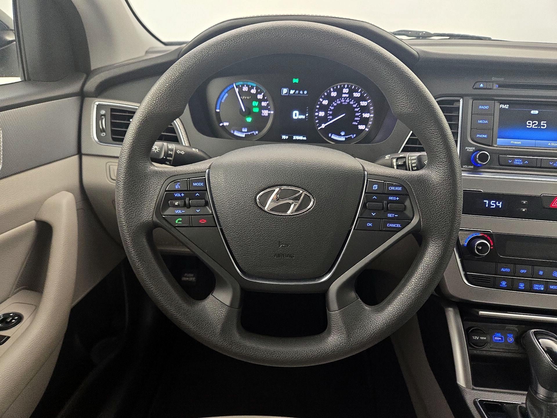 Thumbnail: 2016 Hyundai Sonata - 10