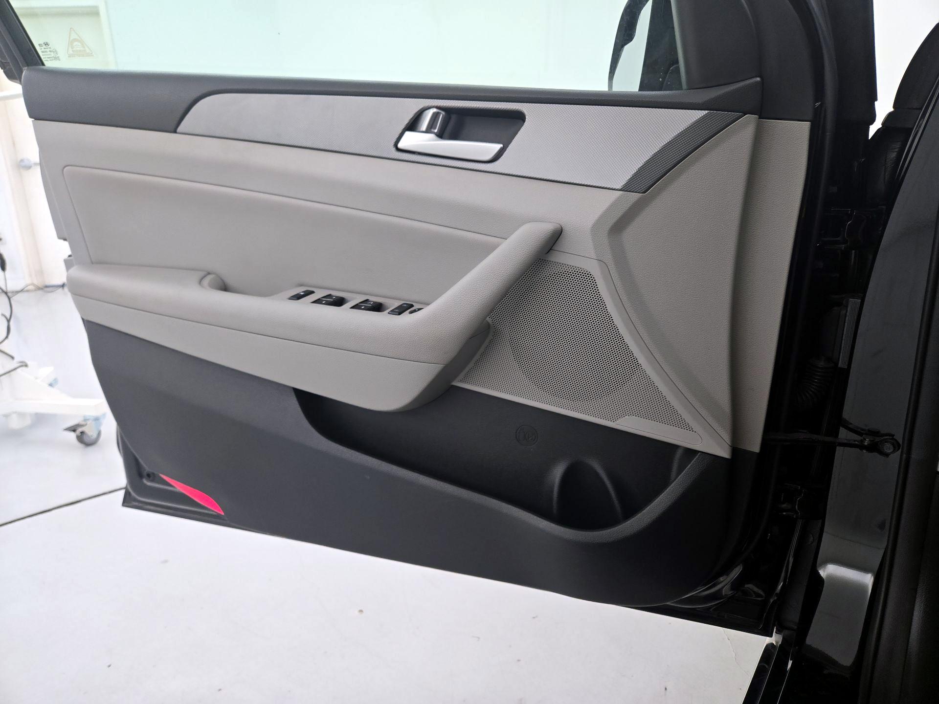 Thumbnail: 2016 Hyundai Sonata - 12