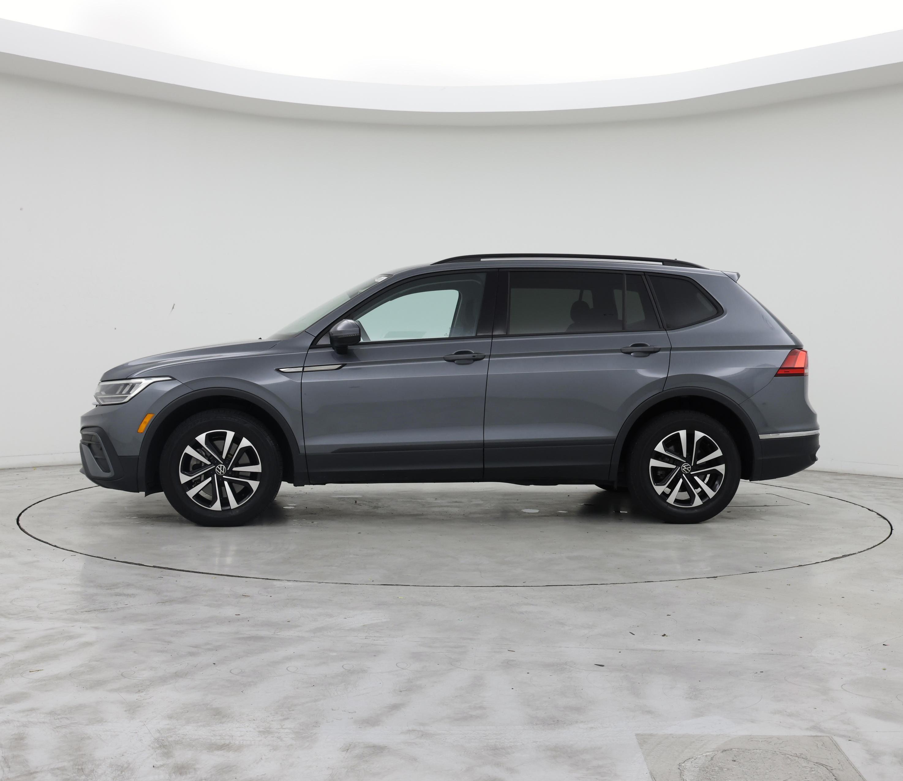 Thumbnail: 2023 Volkswagen Tiguan - 3