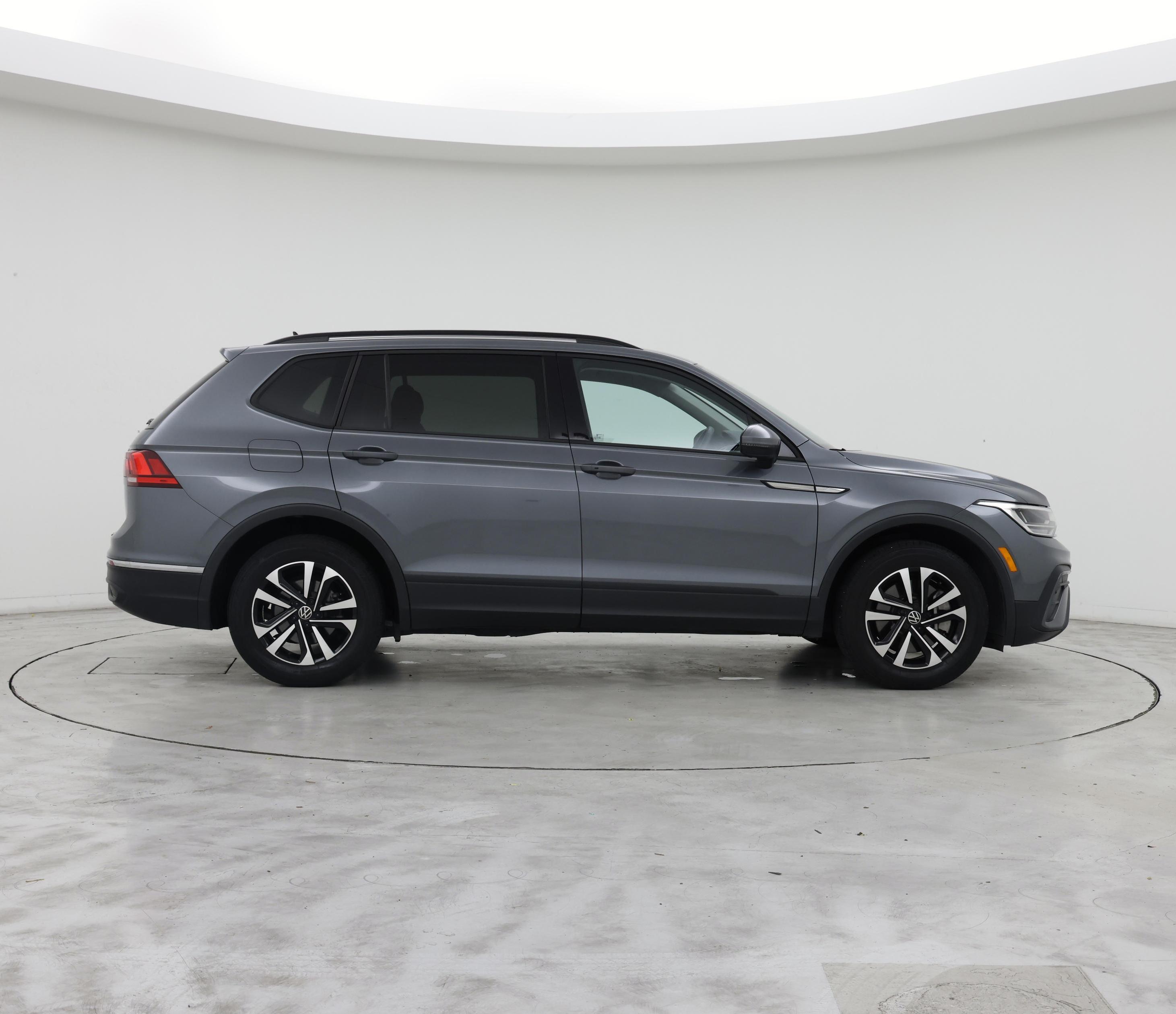 Thumbnail: 2023 Volkswagen Tiguan - 7
