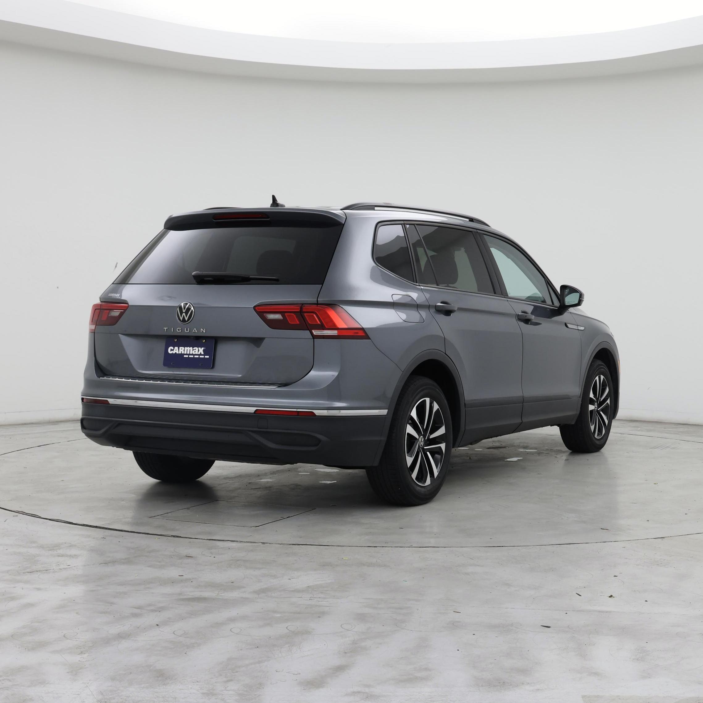 Thumbnail: 2023 Volkswagen Tiguan - 8