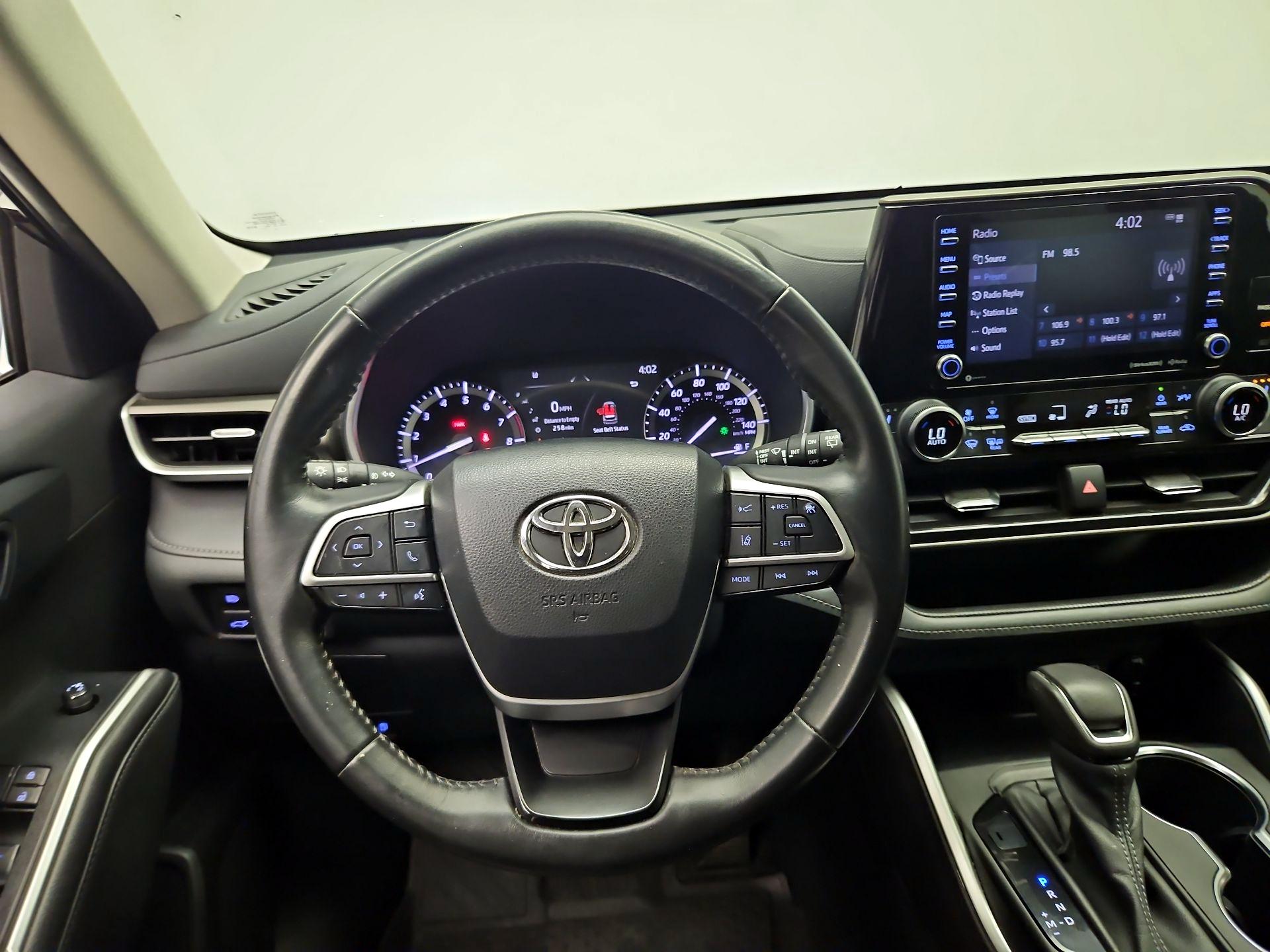 Thumbnail: 2022 Toyota Highlander - 10