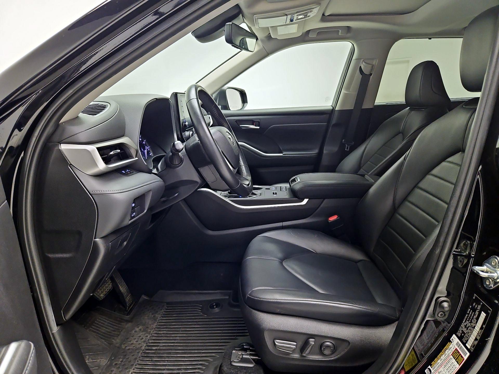 Thumbnail: 2022 Toyota Highlander - 11