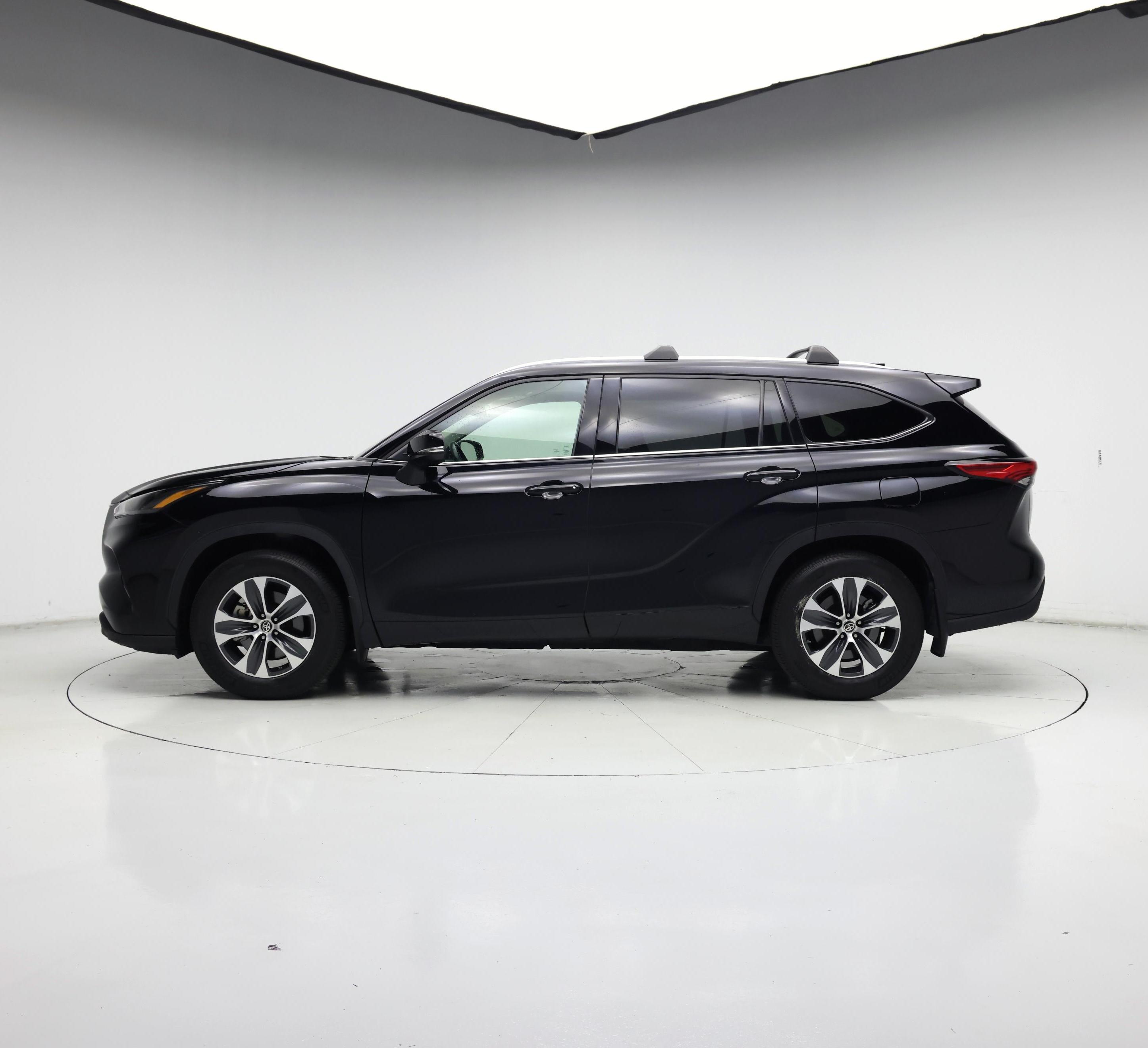 Thumbnail: 2022 Toyota Highlander - 3