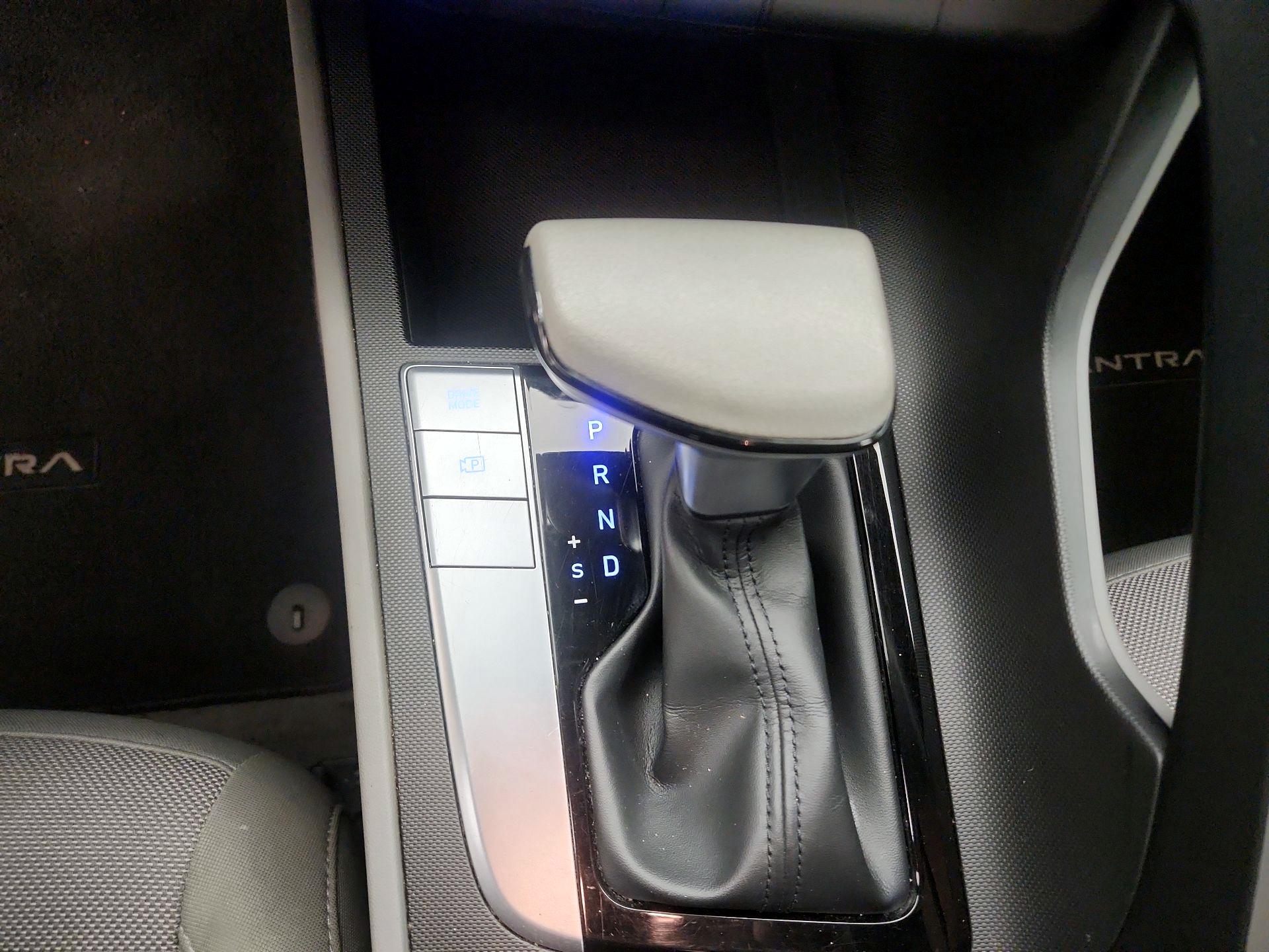 Thumbnail: 2021 Hyundai Elantra - 17