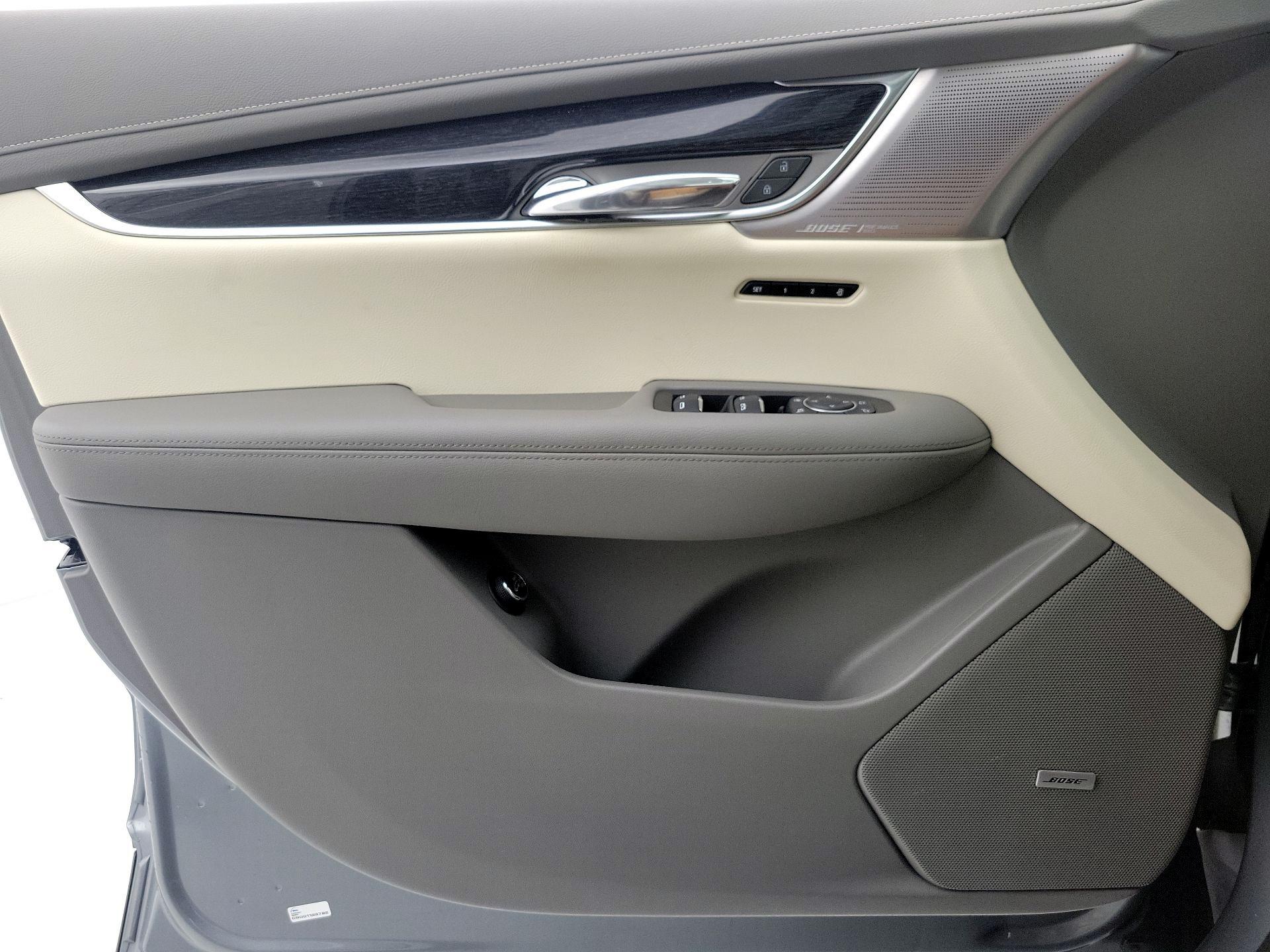 Thumbnail: 2023 Cadillac XT6 - 12