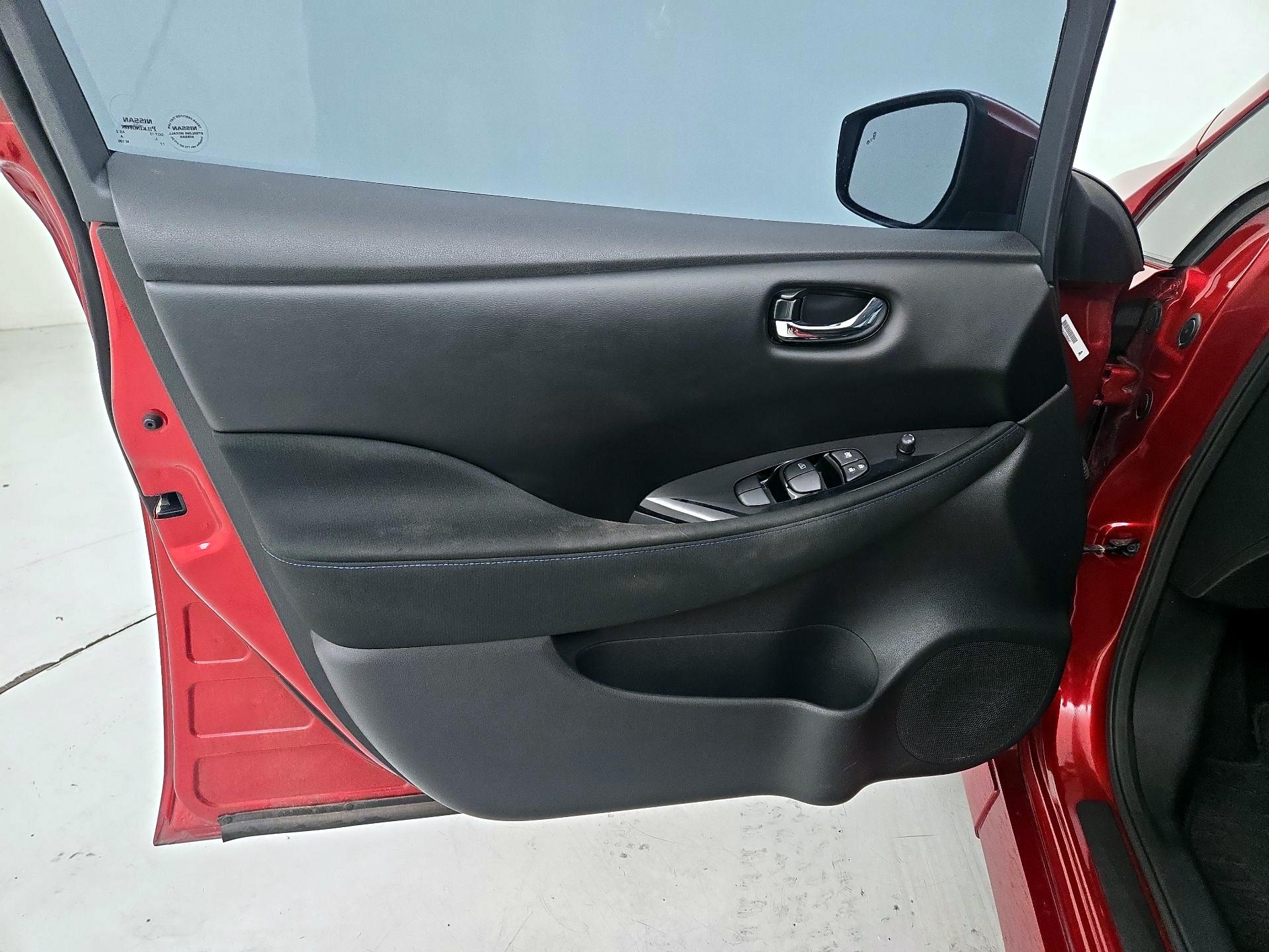 Thumbnail: 2022 Nissan Leaf - 10