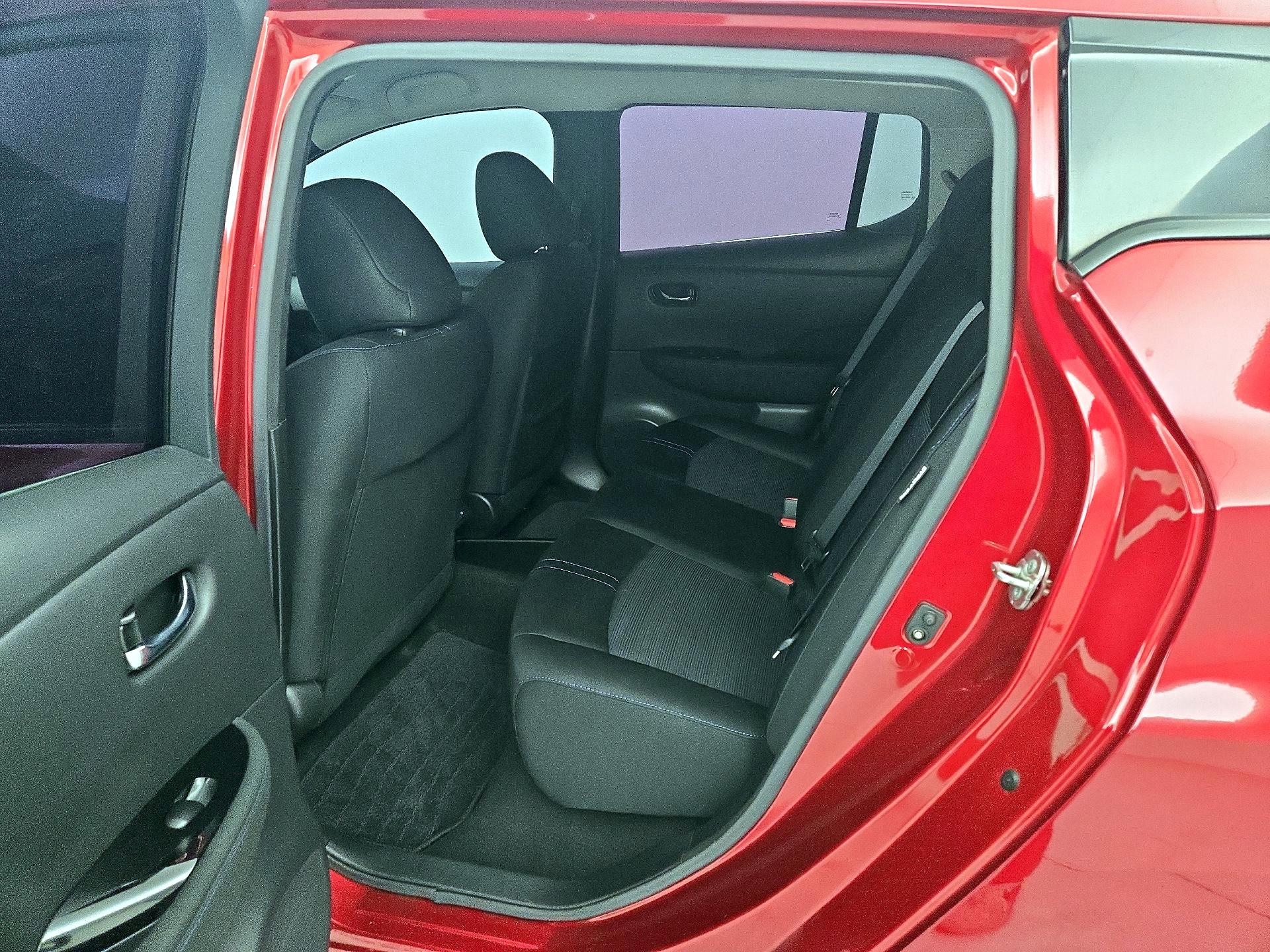 Thumbnail: 2022 Nissan Leaf - 18