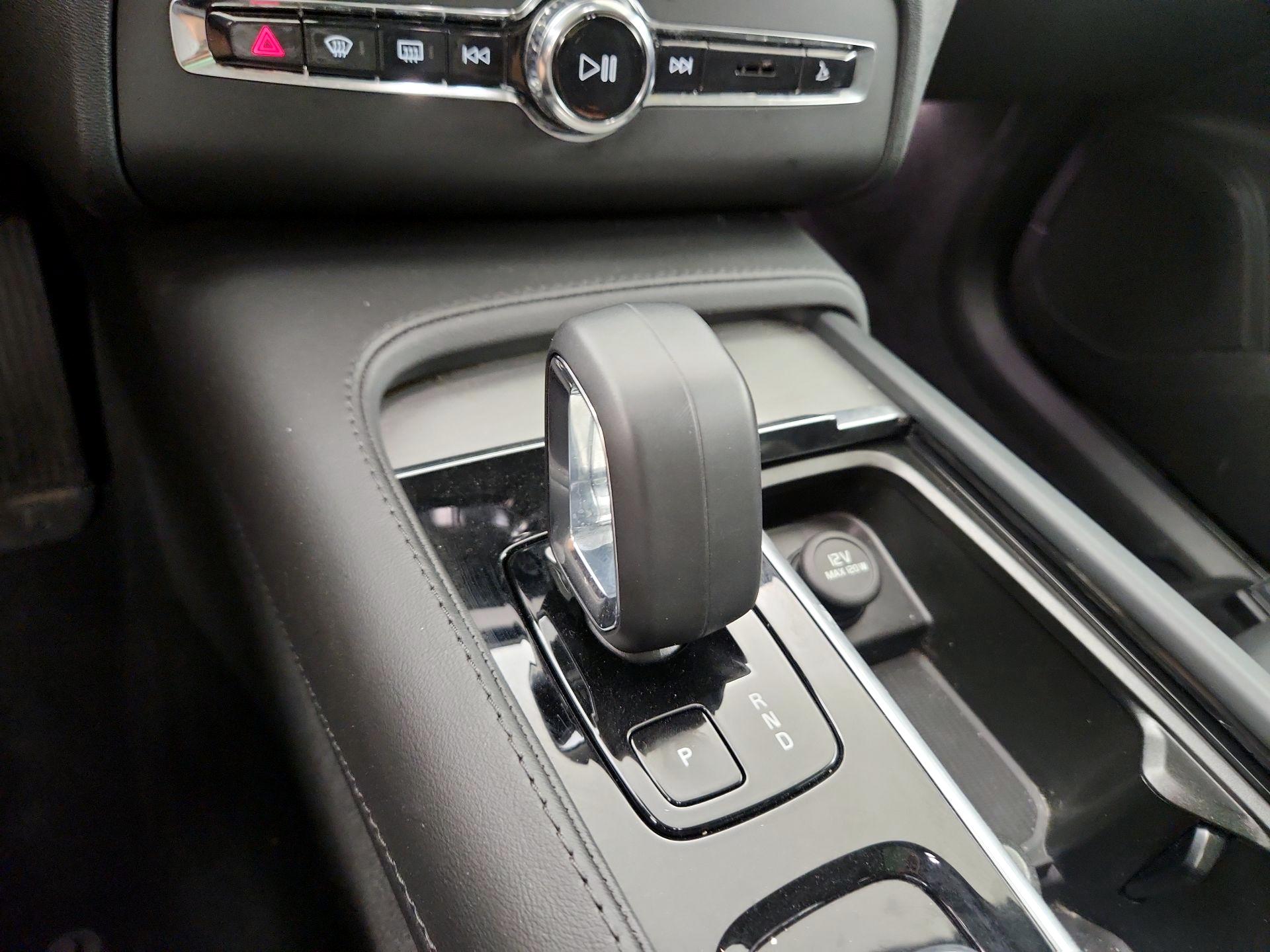 Thumbnail: 2025 Volvo XC90 - 18