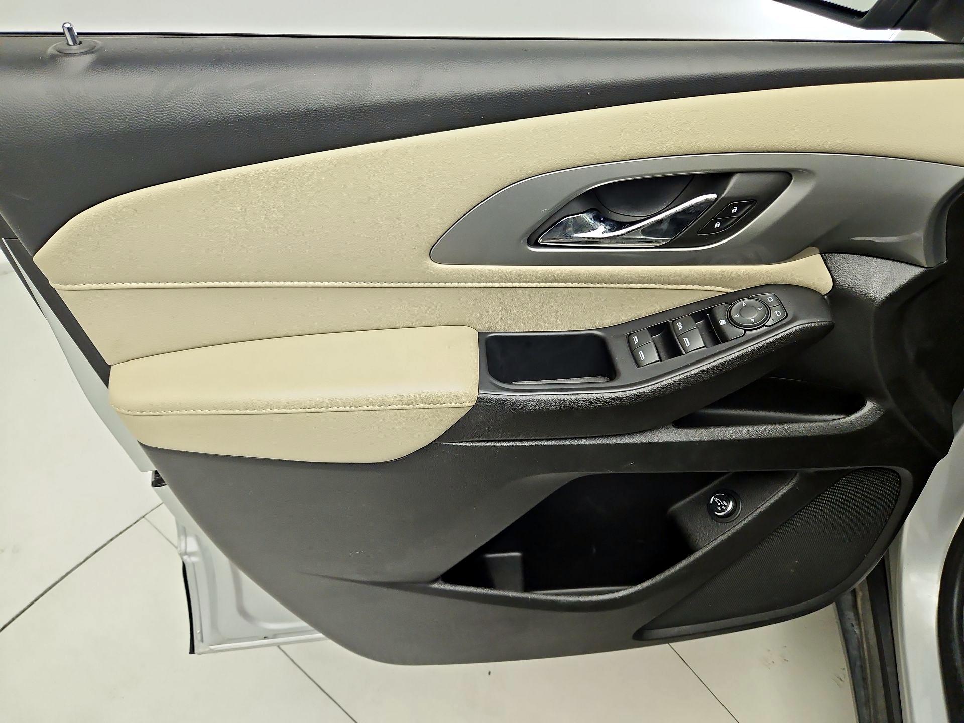 Thumbnail: 2022 Chevrolet Traverse - 12