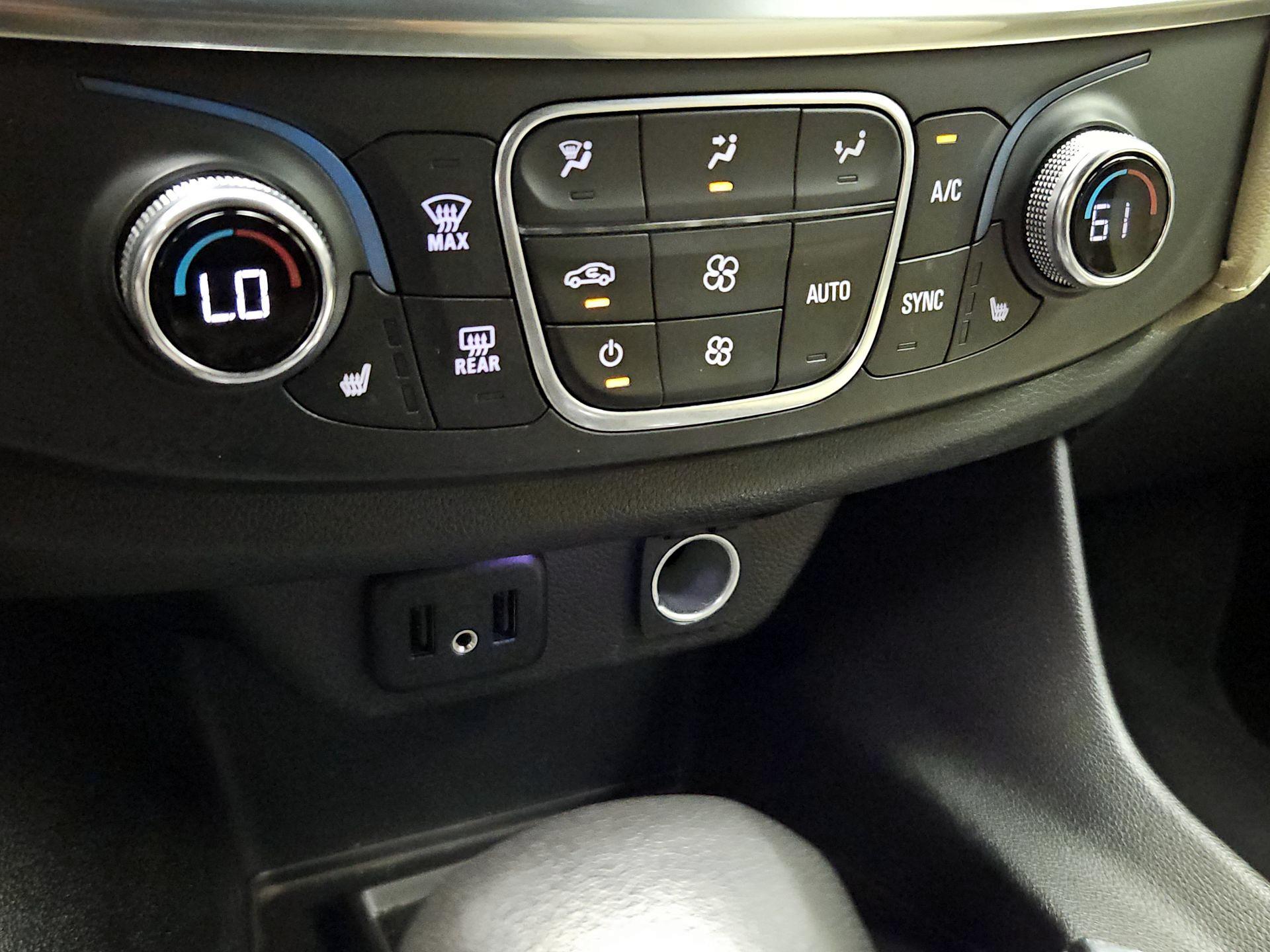 Thumbnail: 2022 Chevrolet Traverse - 16