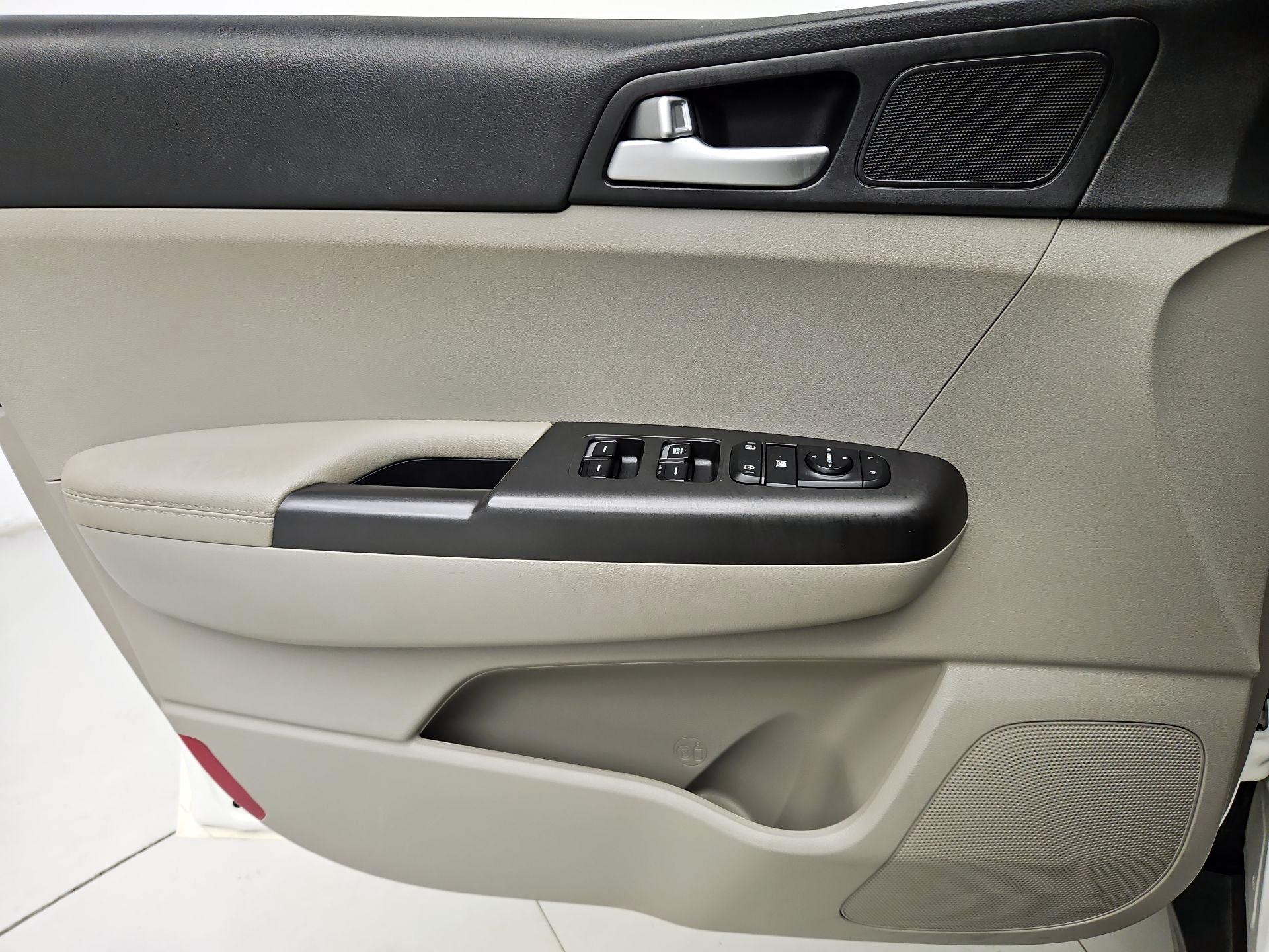 Thumbnail: 2020 Kia Sportage - 12