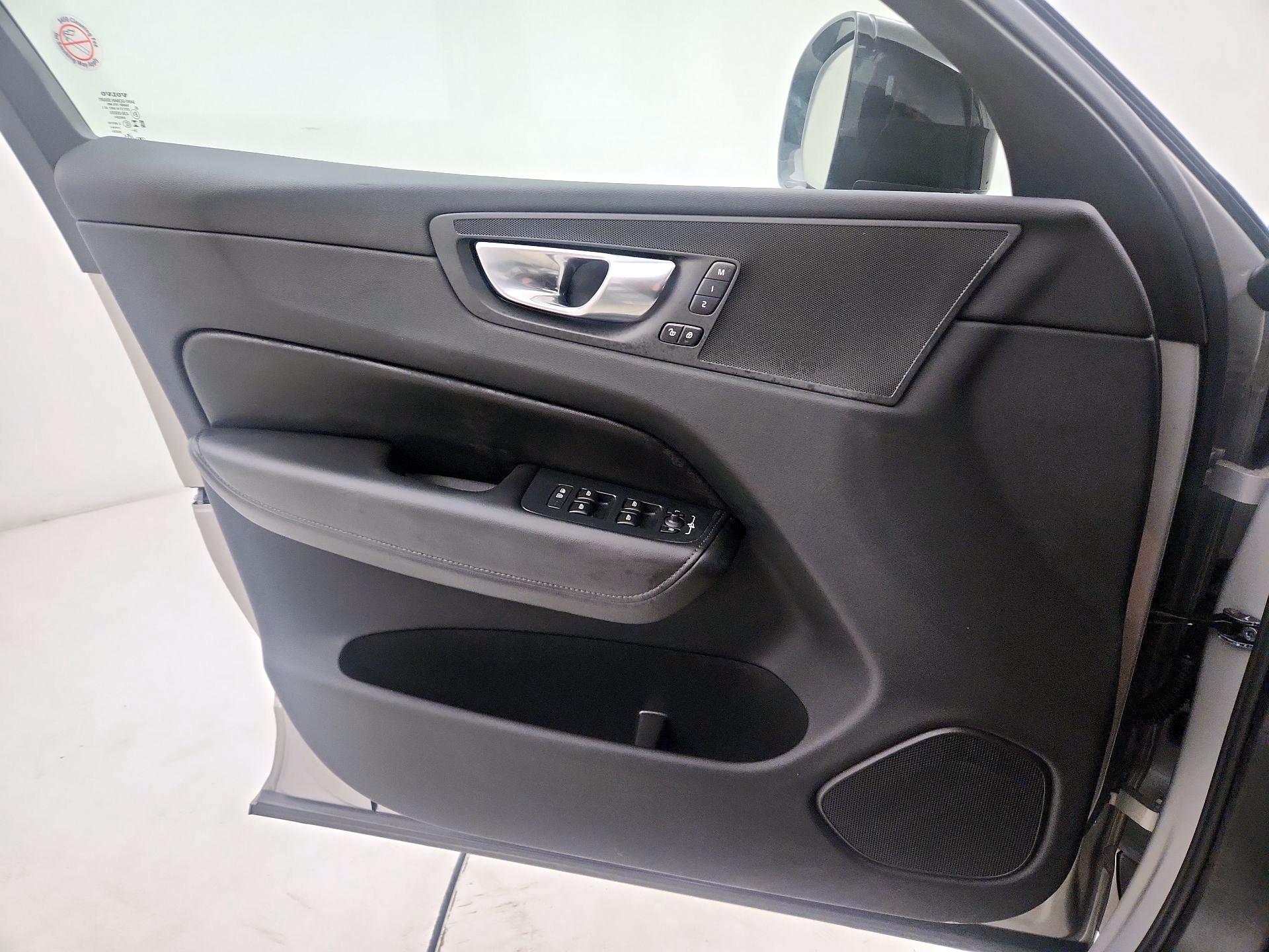 Thumbnail: 2025 Volvo XC60 - 10