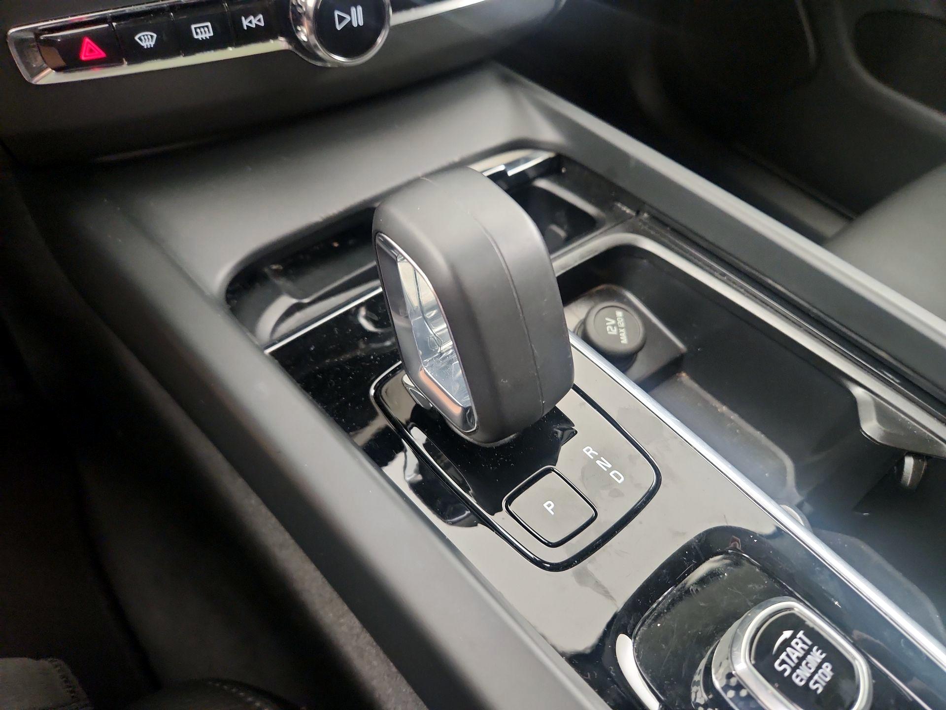 Thumbnail: 2025 Volvo XC60 - 16