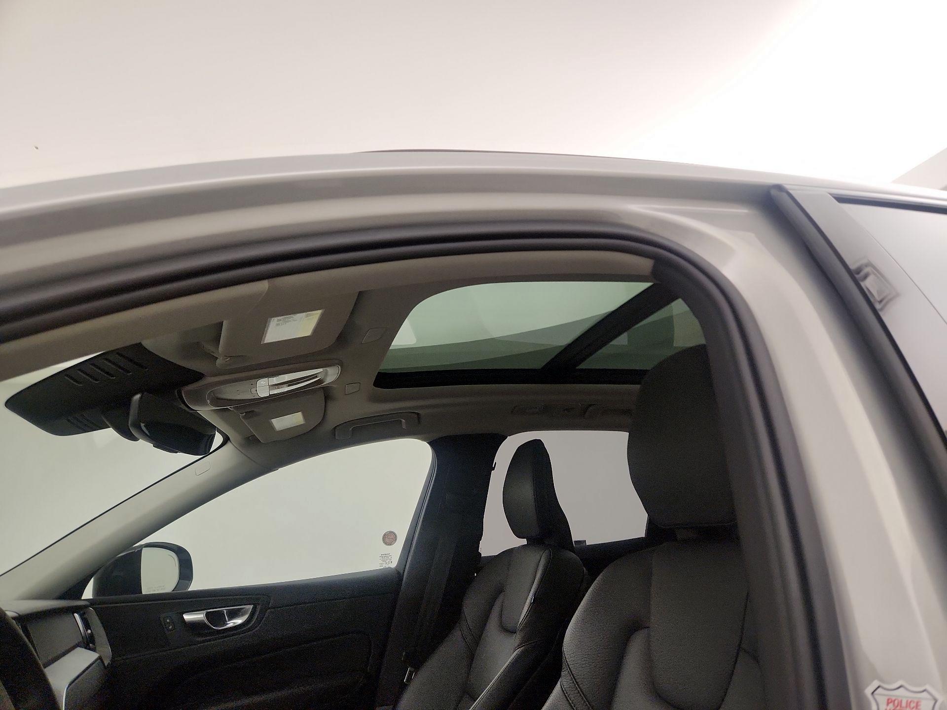 Thumbnail: 2025 Volvo XC60 - 17